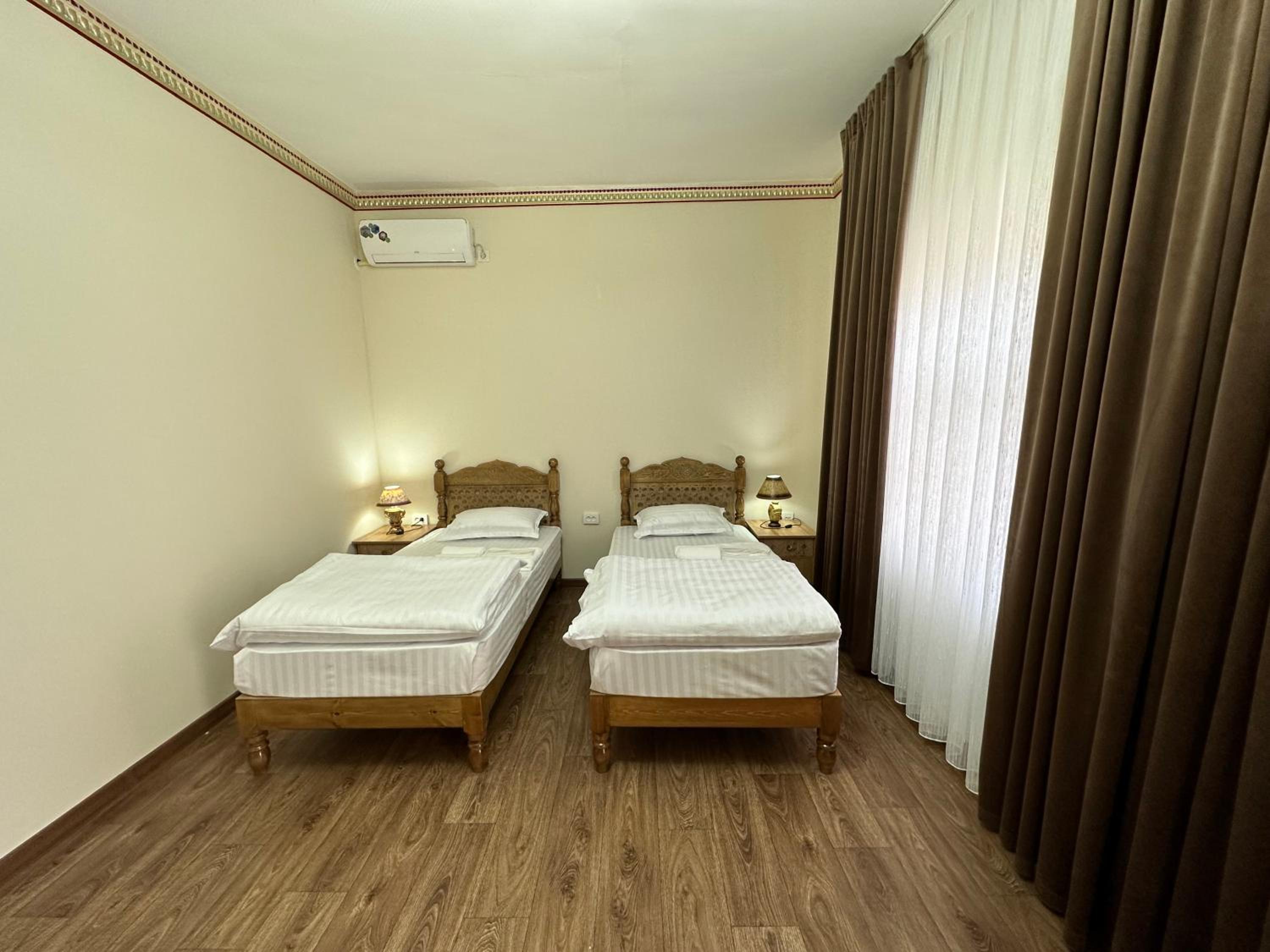 Twin Room with Bathroom photo 3