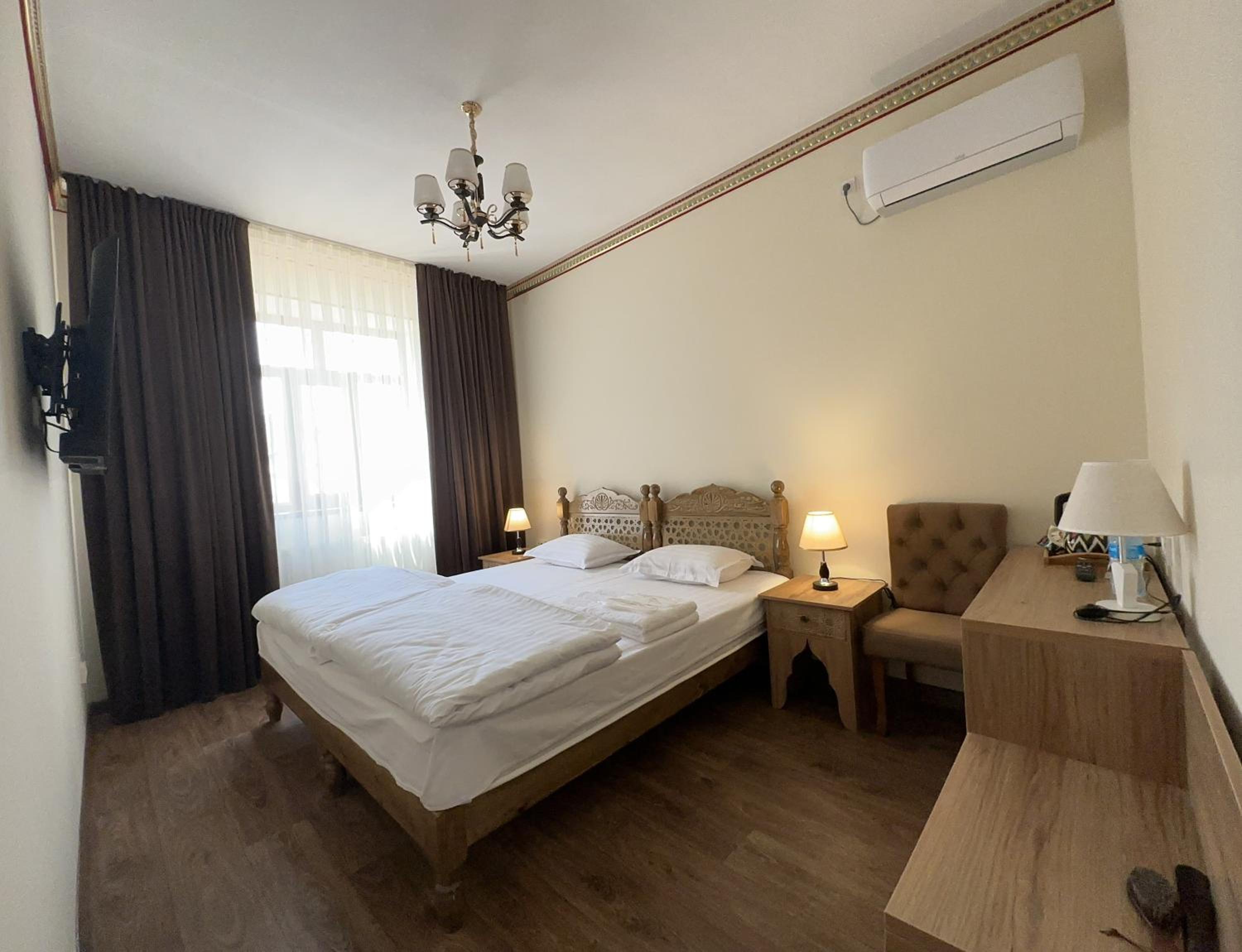 Double or Twin Room with Private Bathroom photo 3
