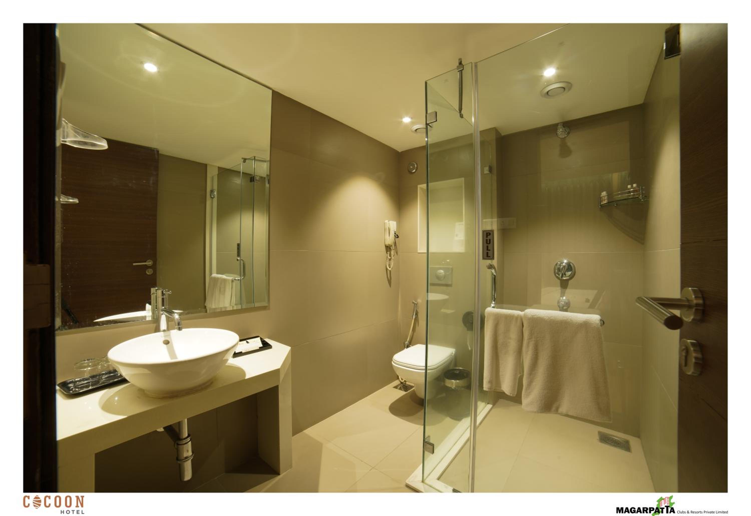 Silk Suite with Balcony - Photo 6