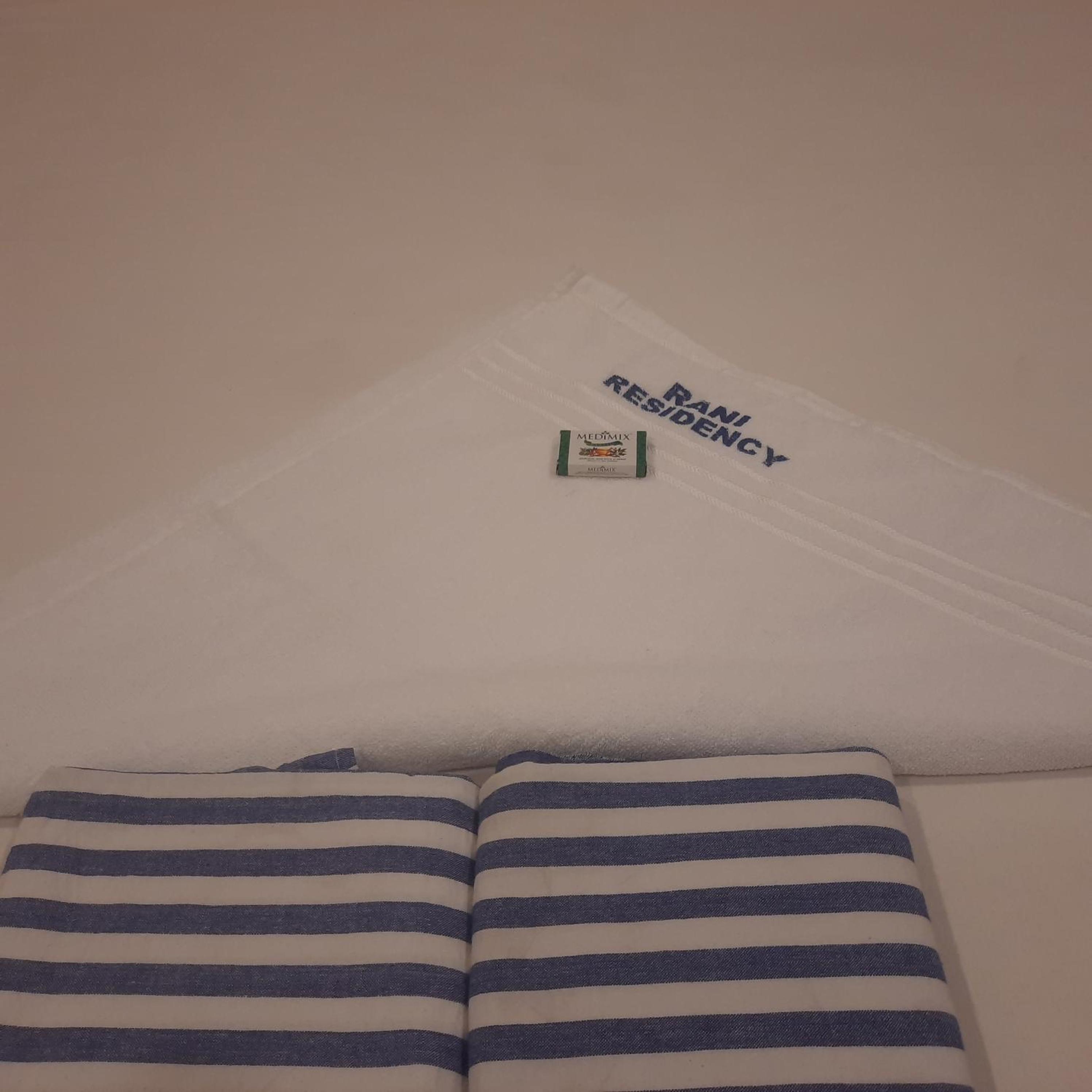 Deluxe Double Room (2 Adults + 1 Child) photo 2