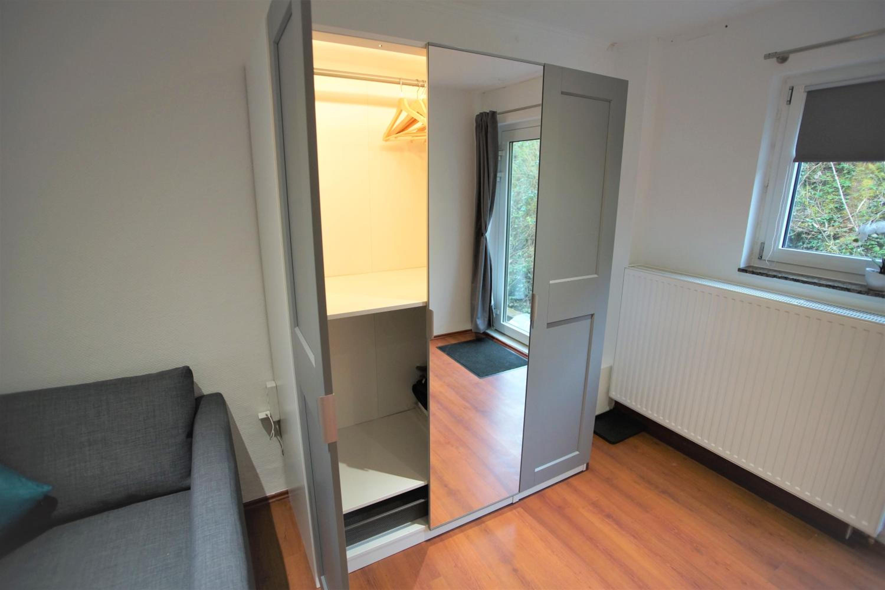 One-Bedroom Apartment photo 1