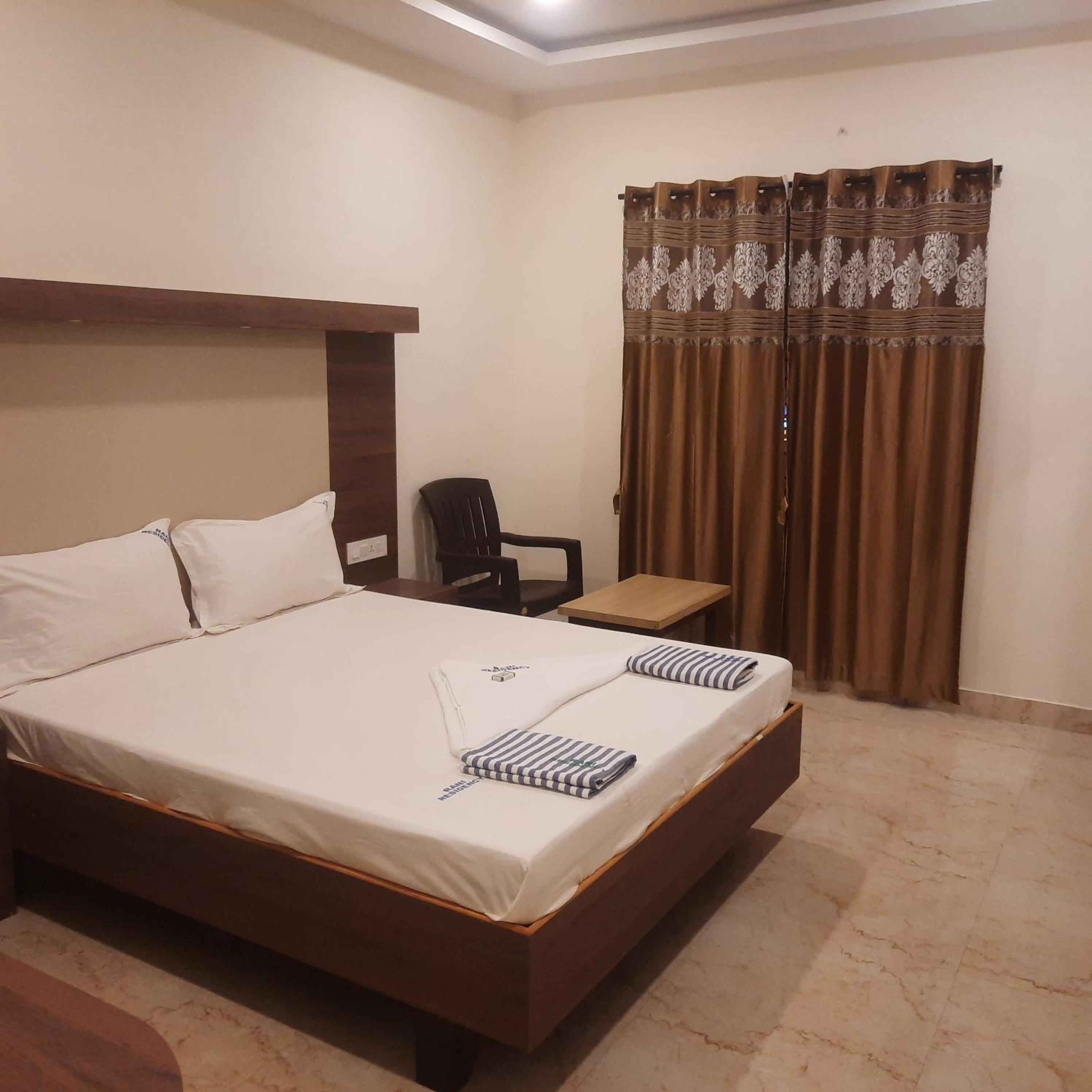 Deluxe Double Room (2 Adults + 1 Child)