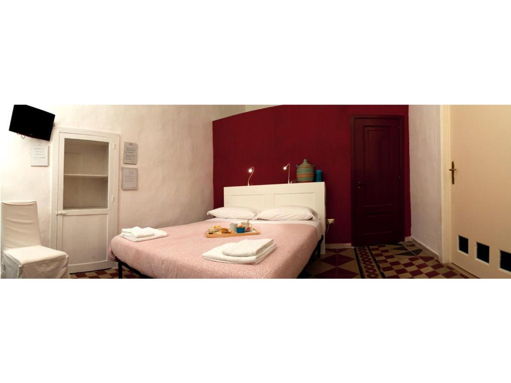 Double or Twin Room with Private Bathroom photo 3