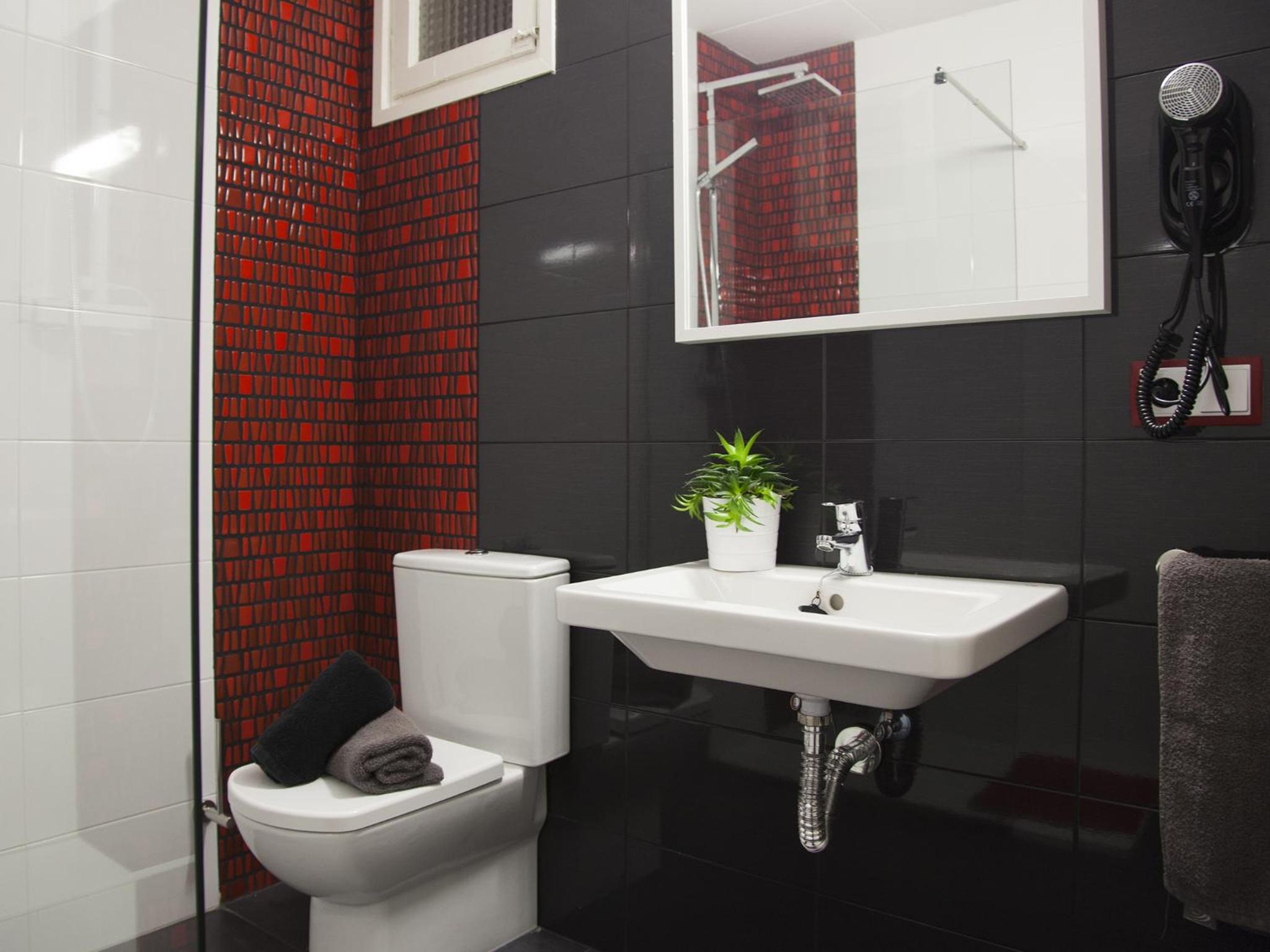 Two Bedroom Family Apartment - Photo 13