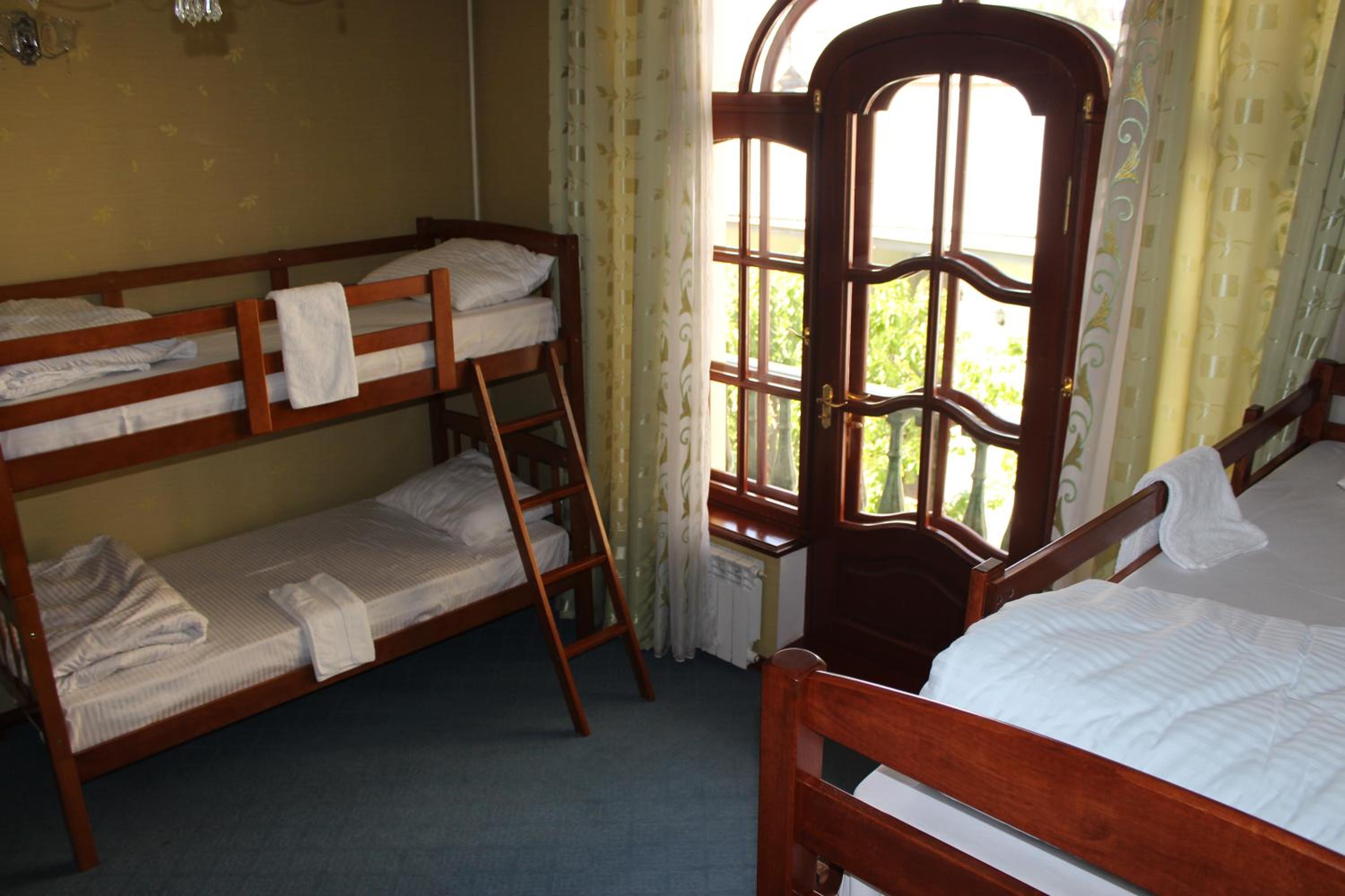 Bed in 6-Bed Dormitory Room photo 3