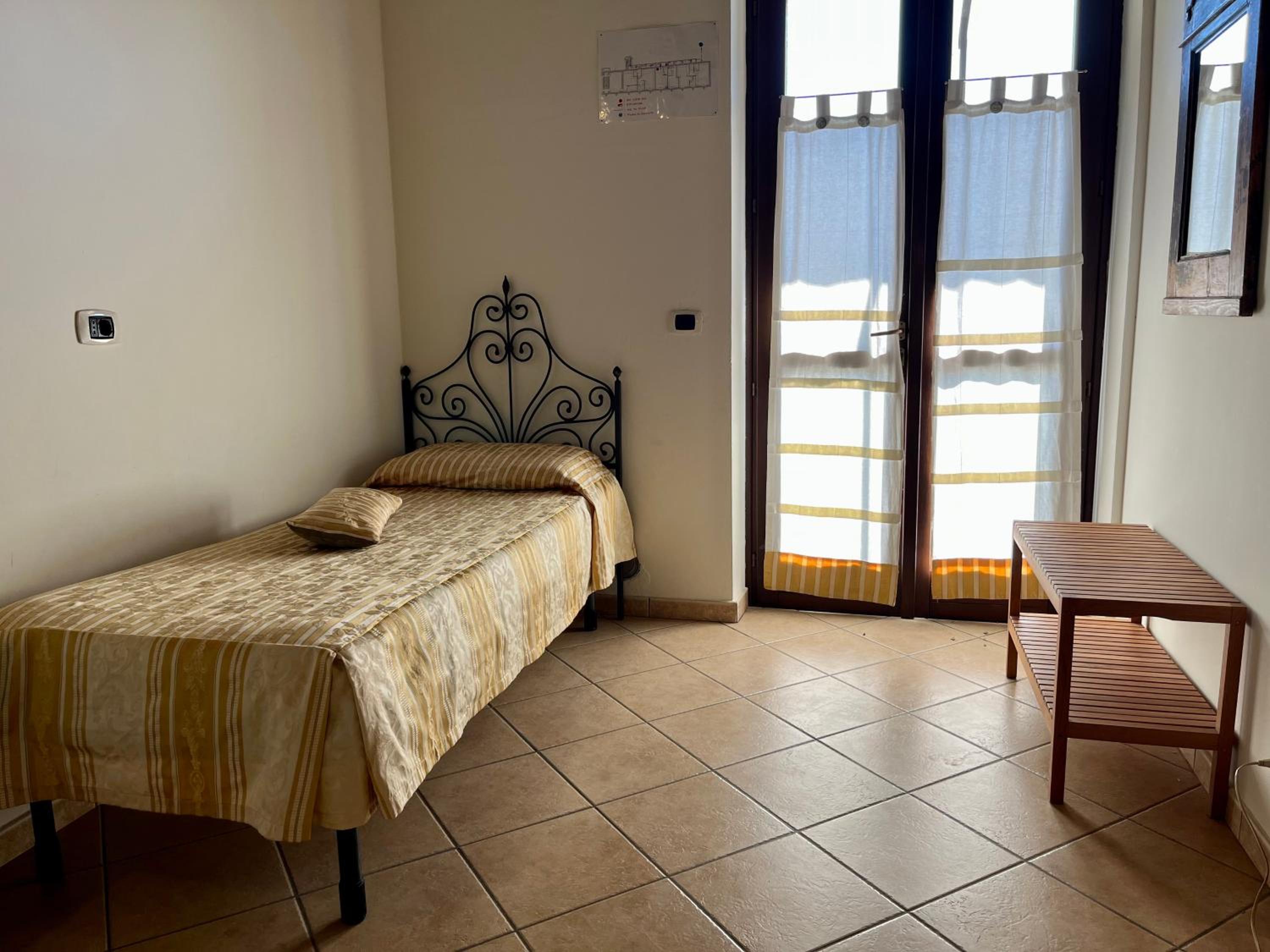 Triple Room with Garden View - Photo 4