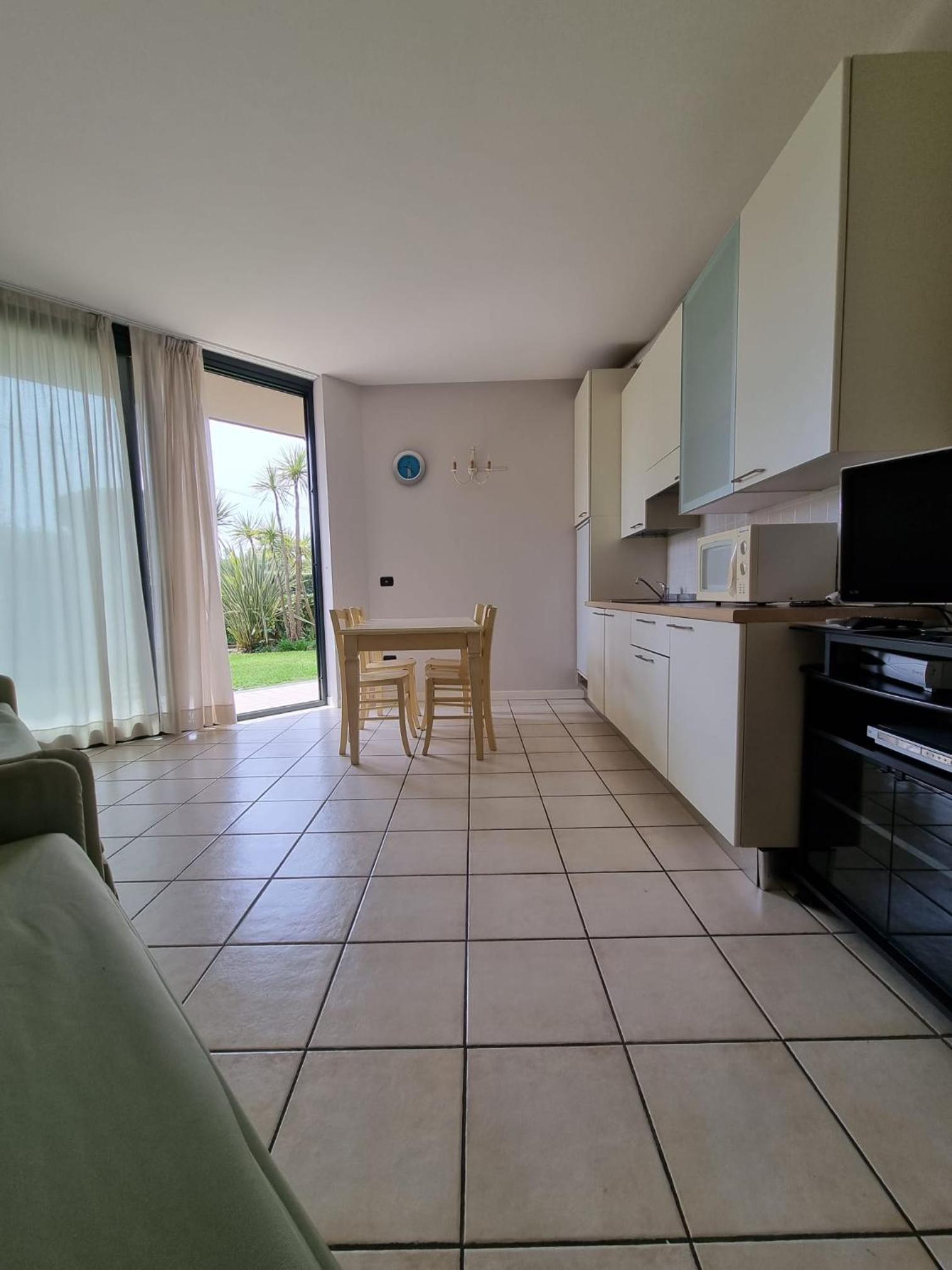 Standard One-Bedroom Suite with Terrace - Photo 2