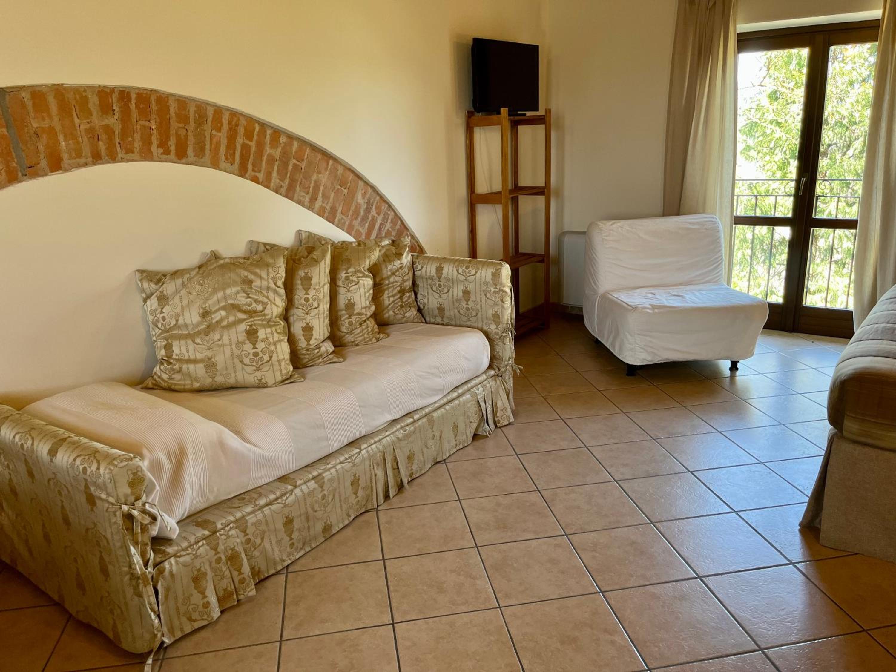 Quadruple Room with Garden View - Photo 2