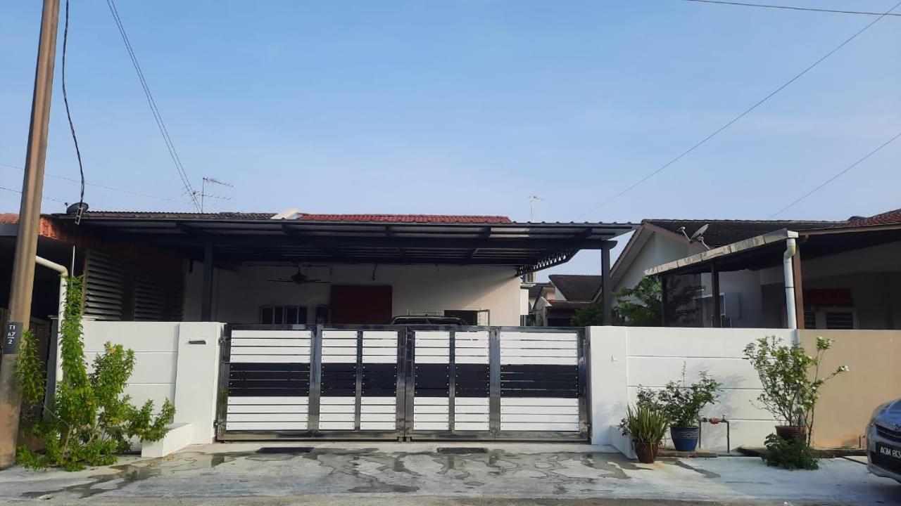 Three-Bedroom House photo 1