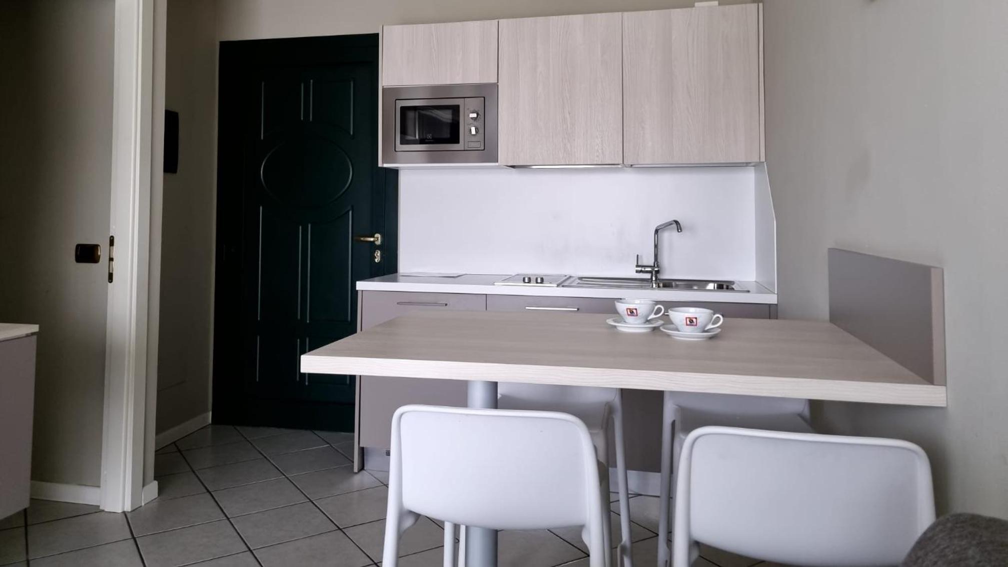 Superior One Bedroom Suite with Terrace and Lake View - Photo 7