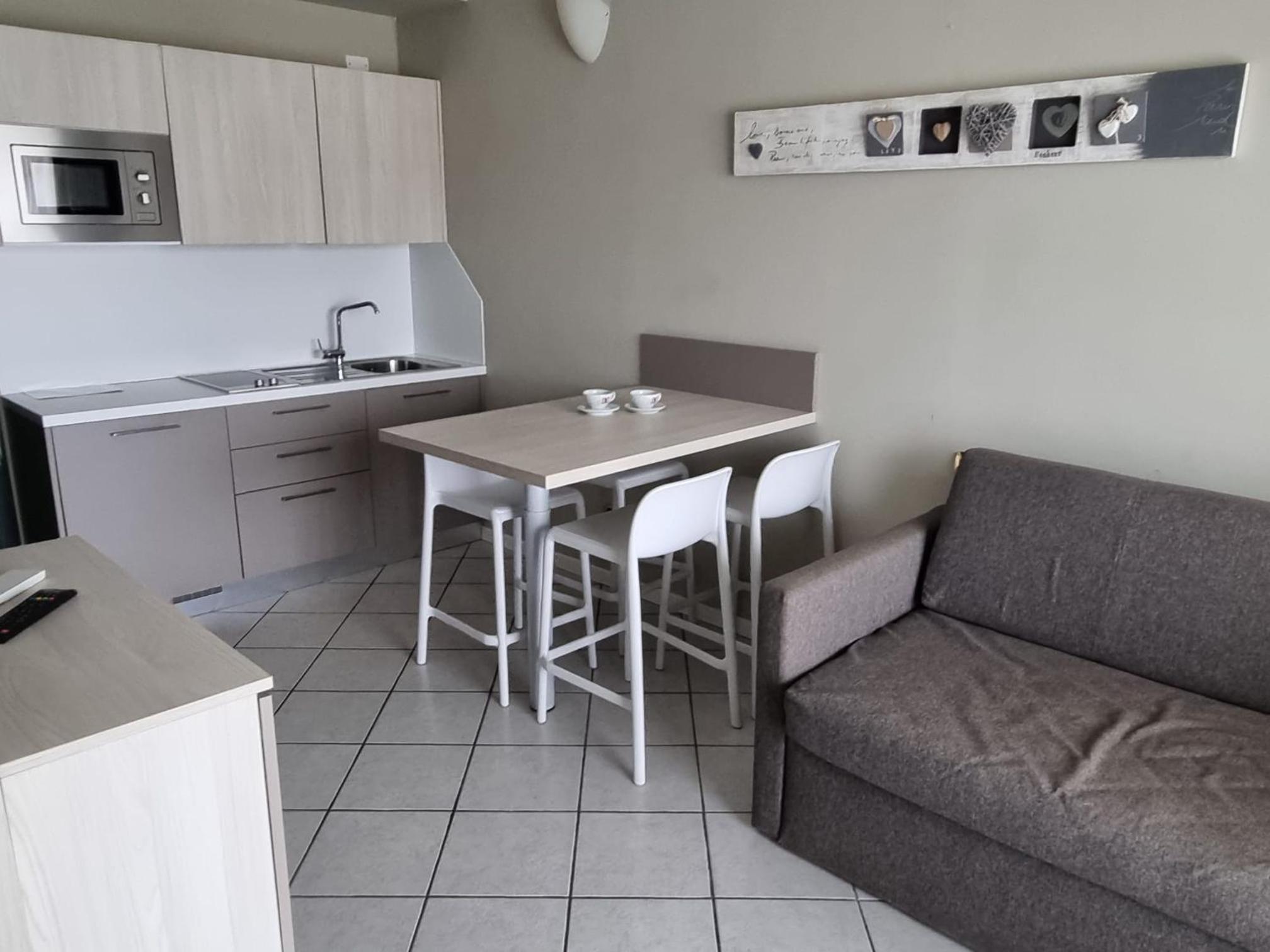 Superior One Bedroom Suite with Terrace and Lake View - Photo 10