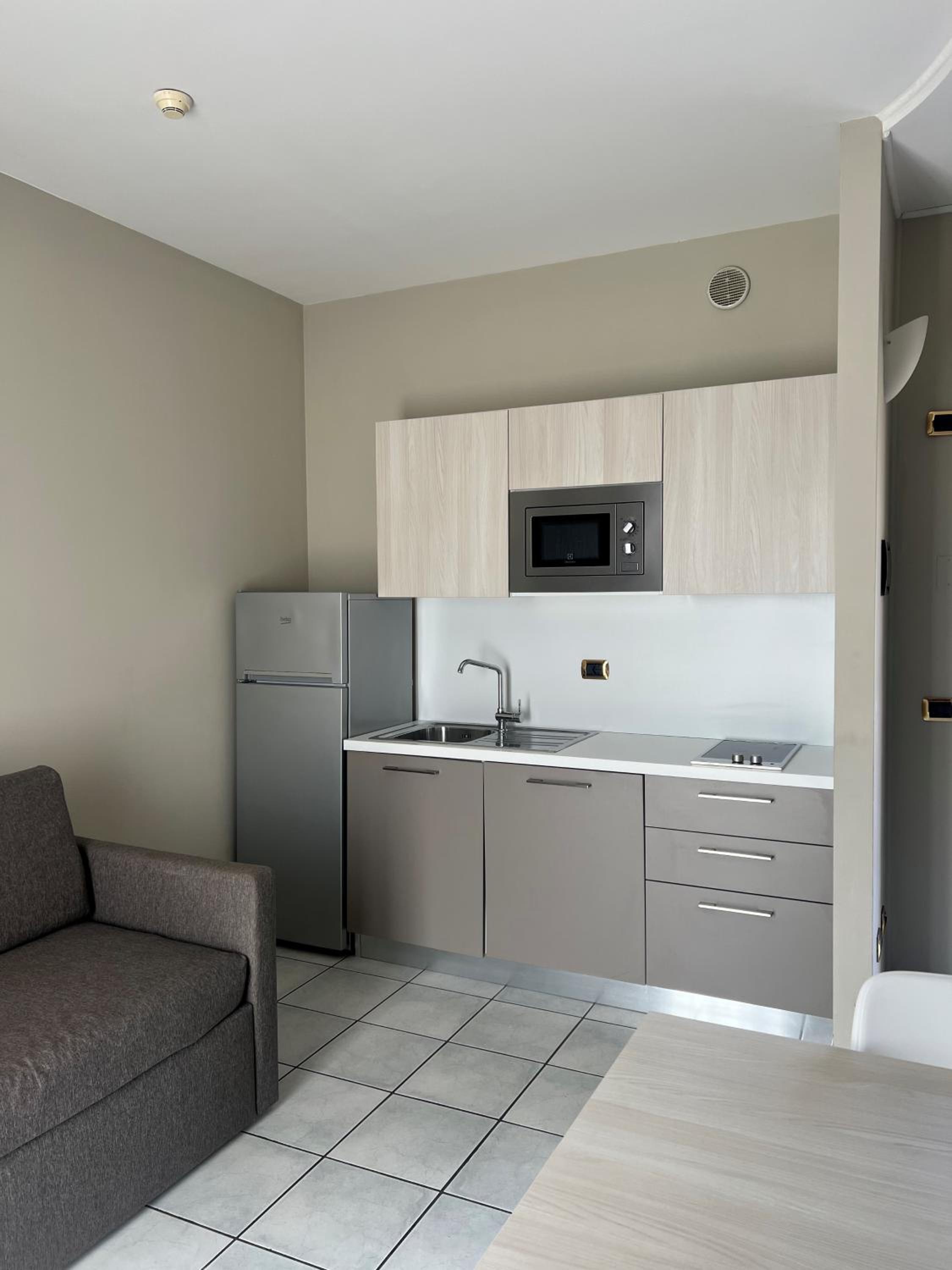 One-Bedroom Suite with Terrace and Lake View - Photo 5