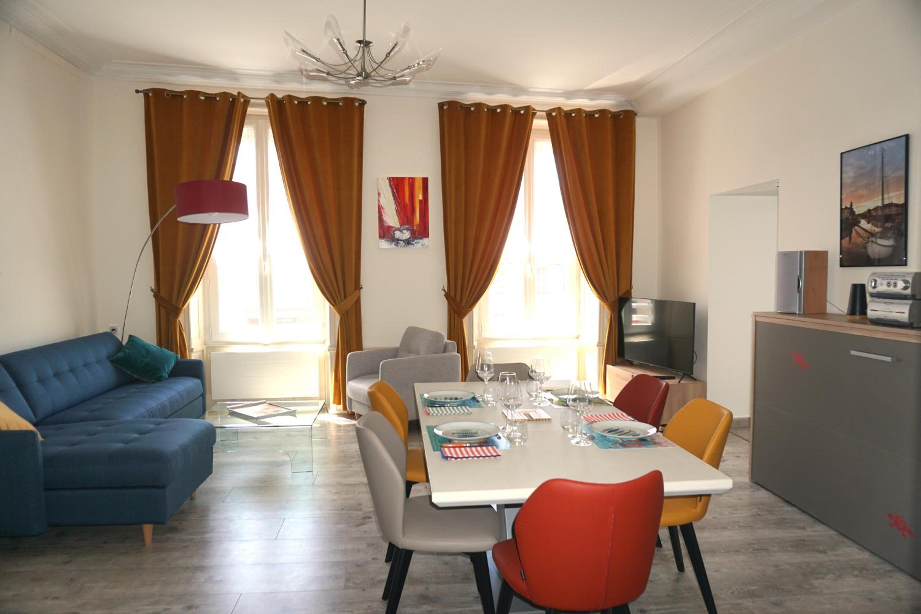 One-Bedroom Apartment photo 1