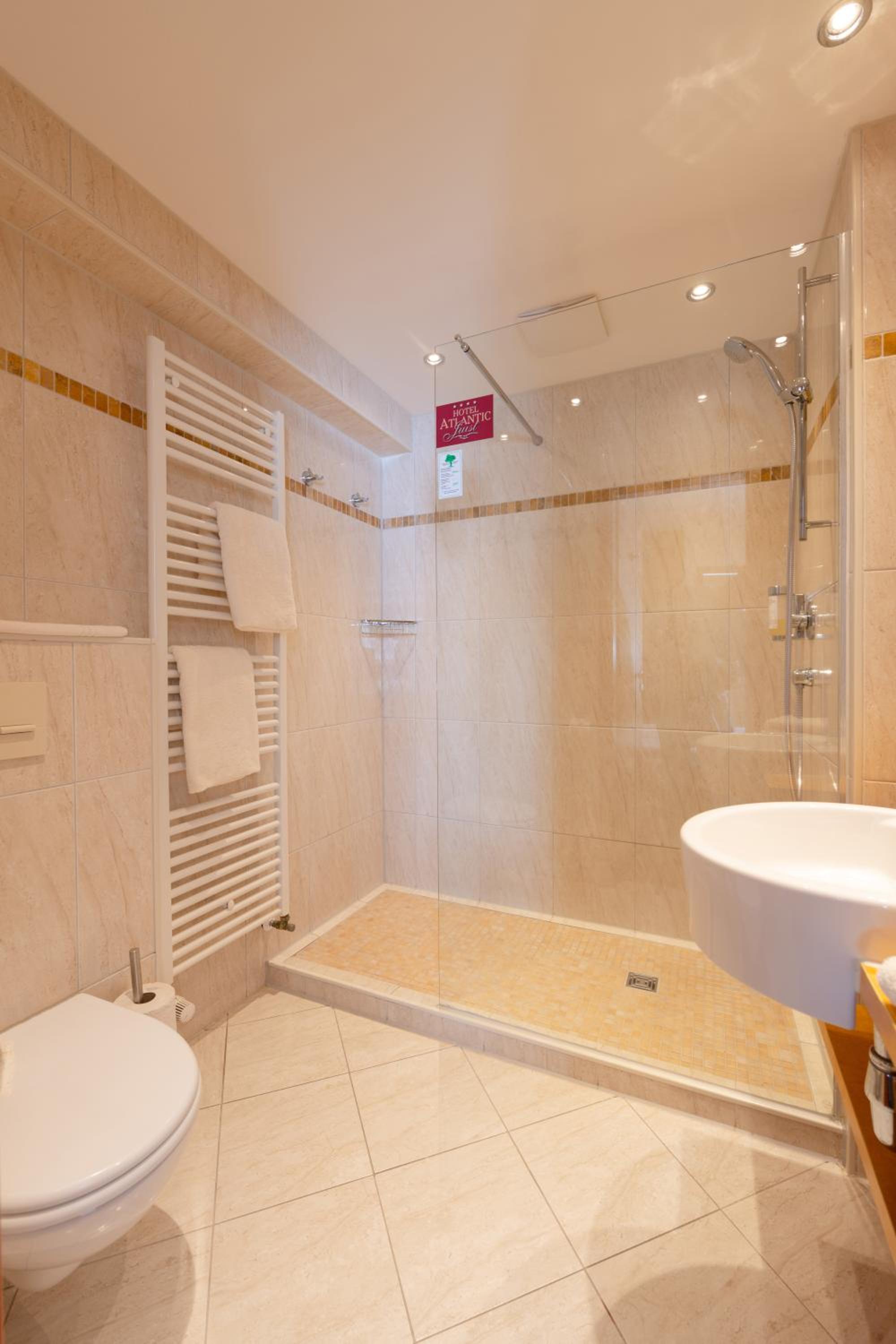 One Bedroom Apartment - Double Bed - Photo 2