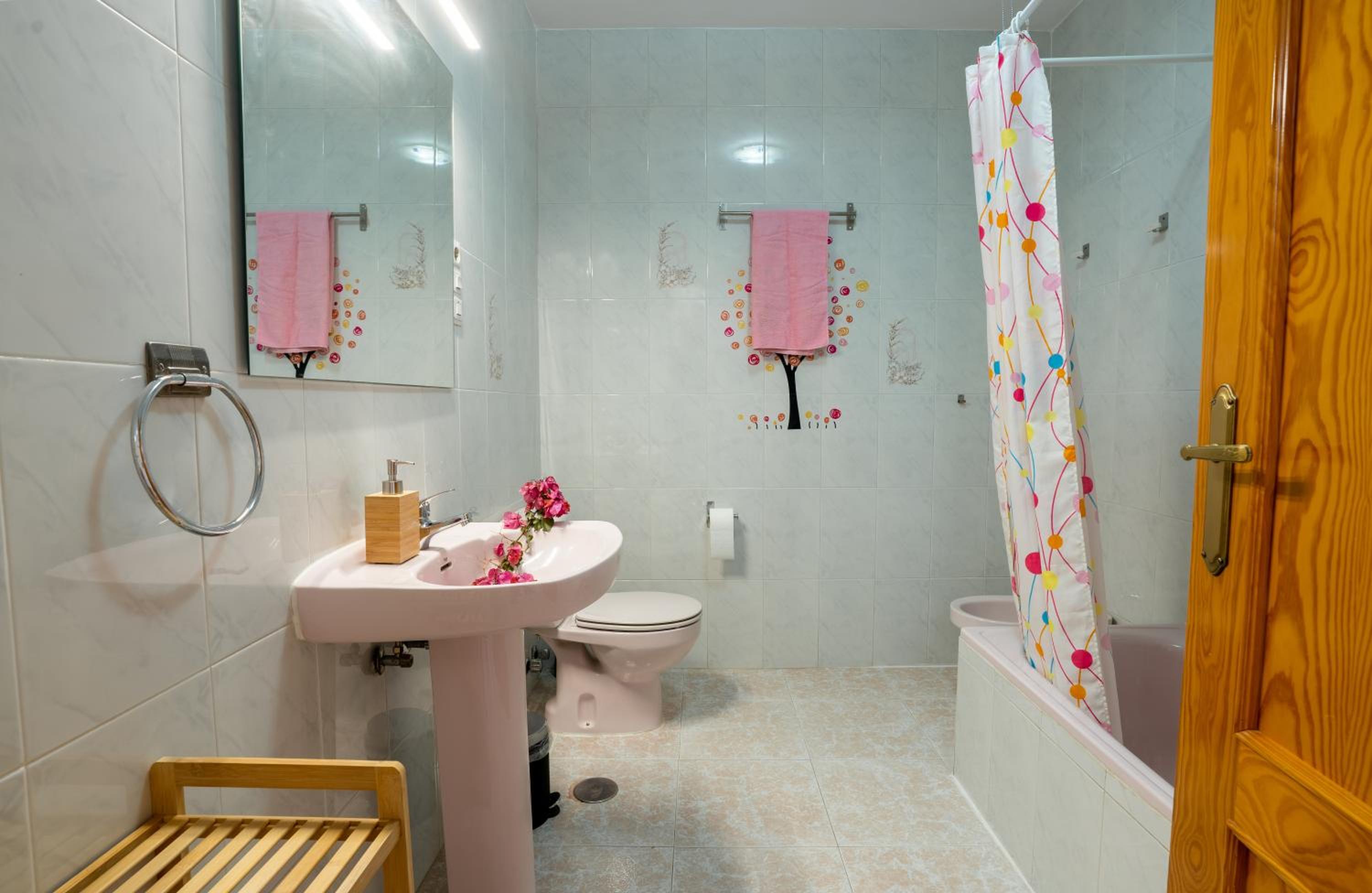 Double Room with Shared Bathroom photo 2