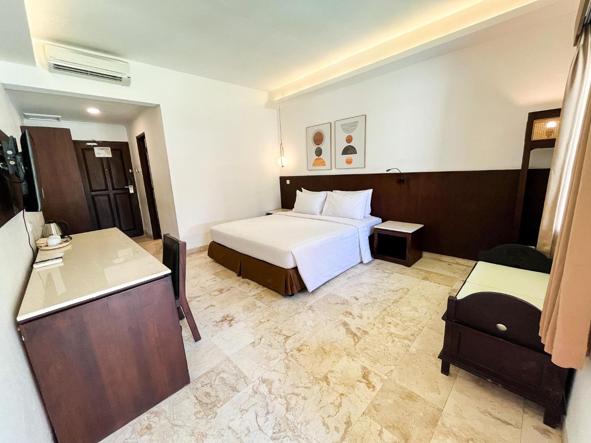 Double or Twin Room with Pool Access - Photo 8