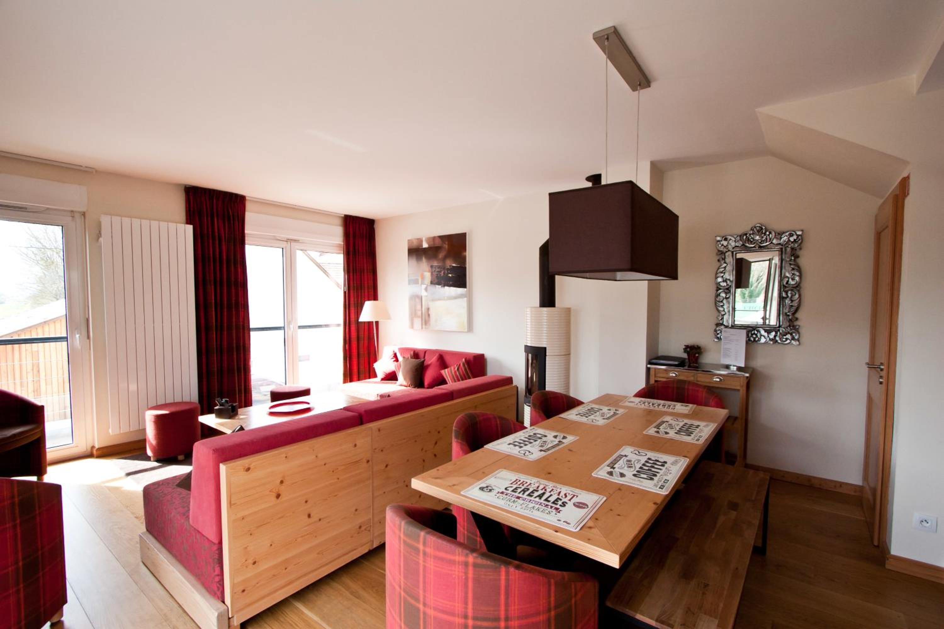 Comfort Two-Bedroom Apartment - Photo 9