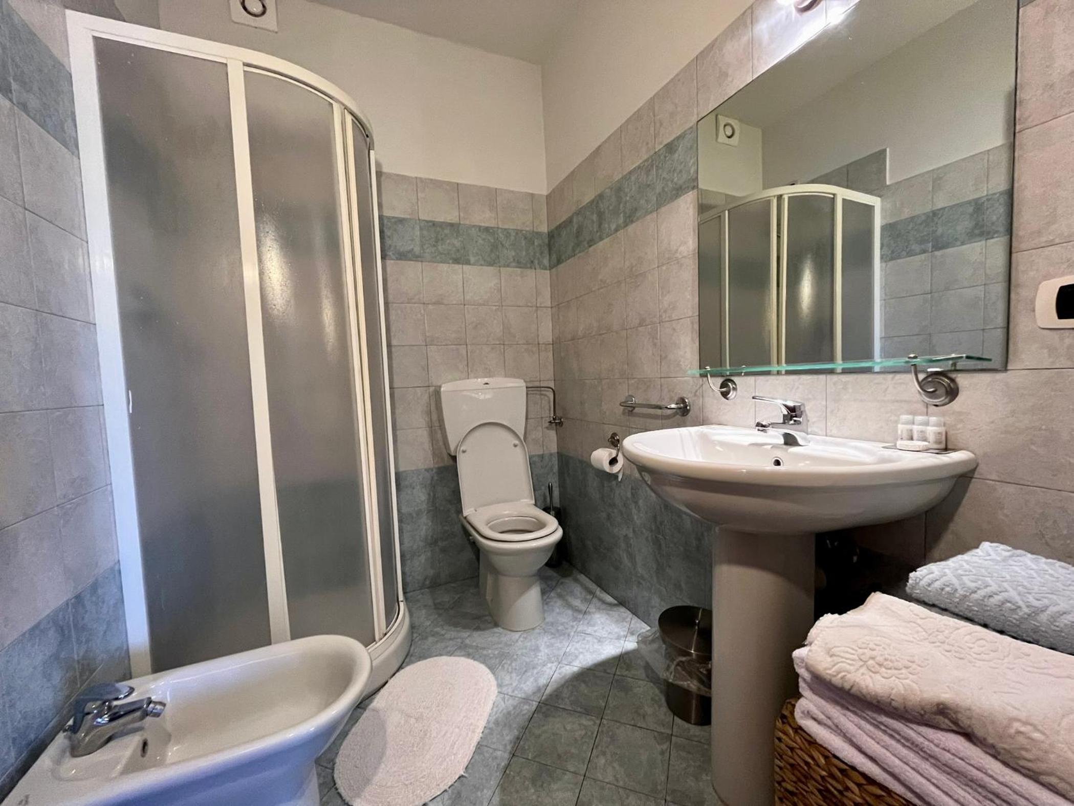 Quadruple Room with Garden View - Photo 4