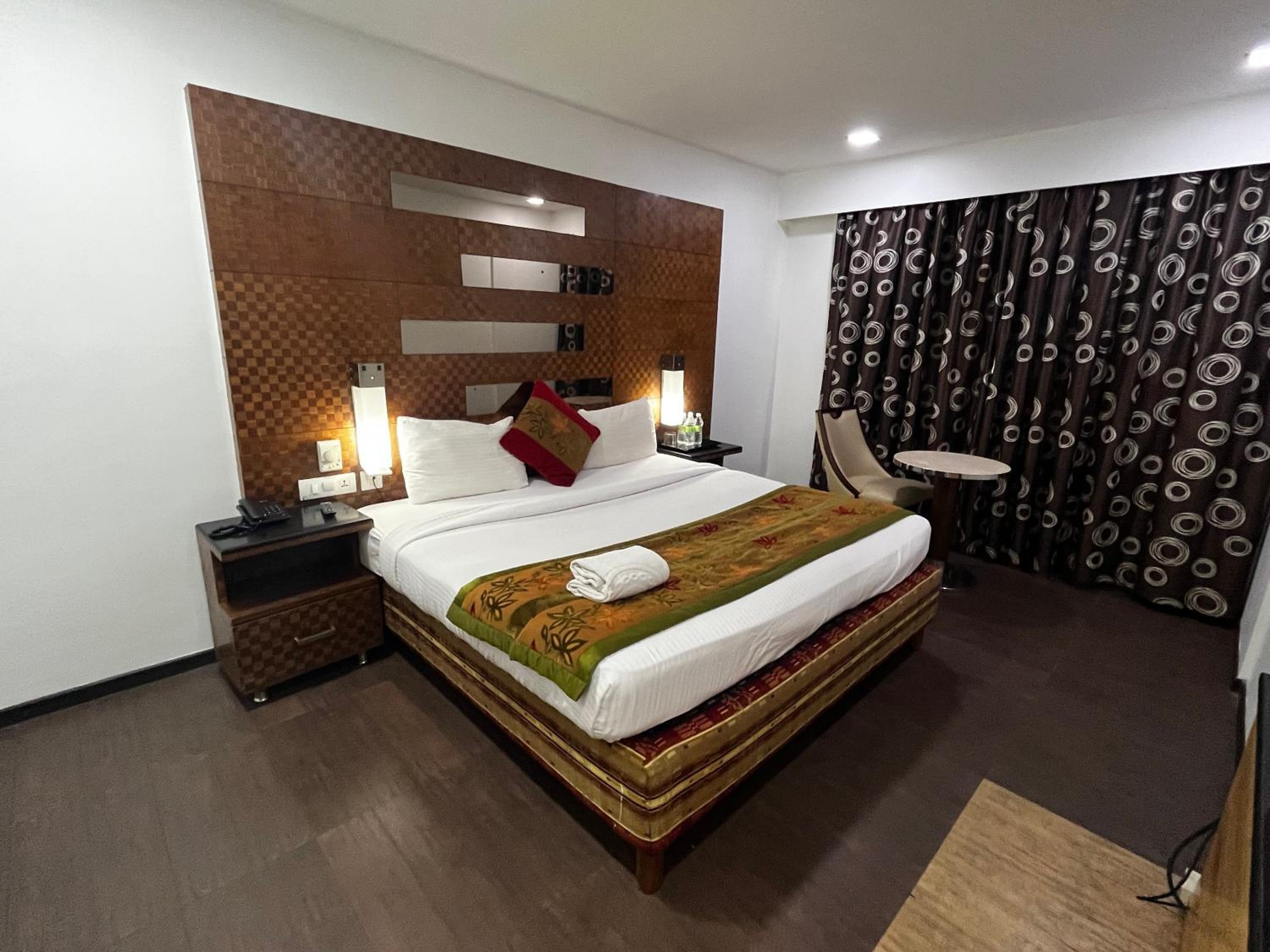 Suite - Photo 1