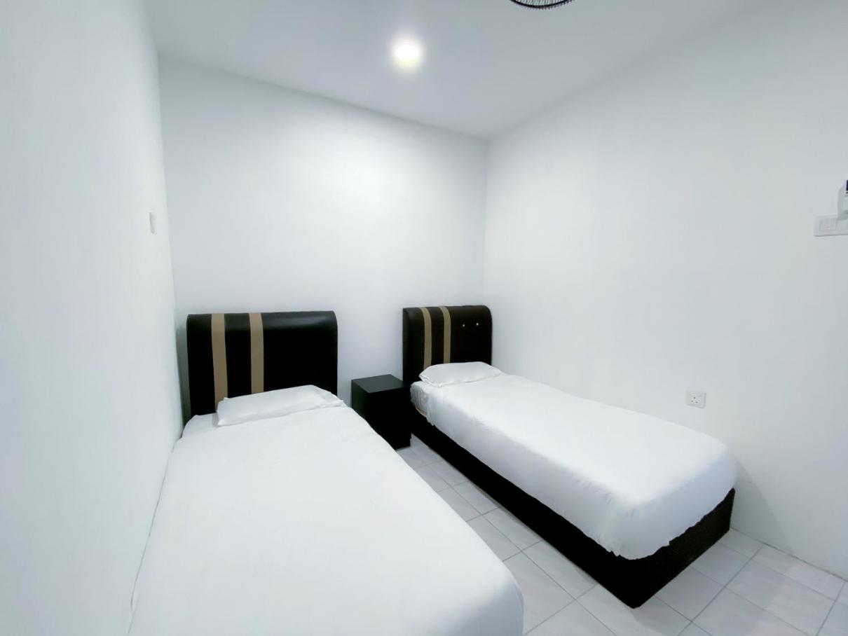 Double Room with Shared Bathroom photo 2
