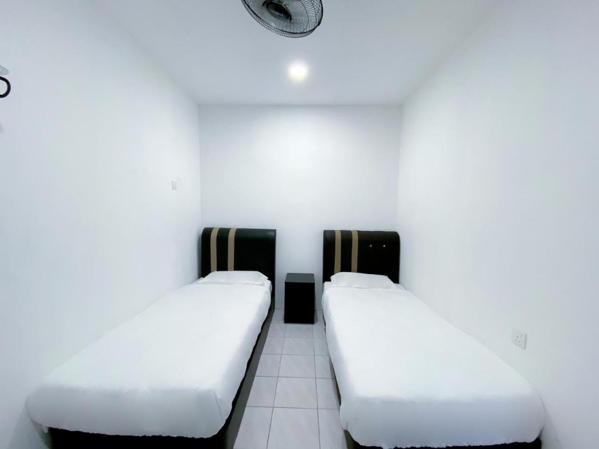 Double Room with Shared Bathroom photo 3