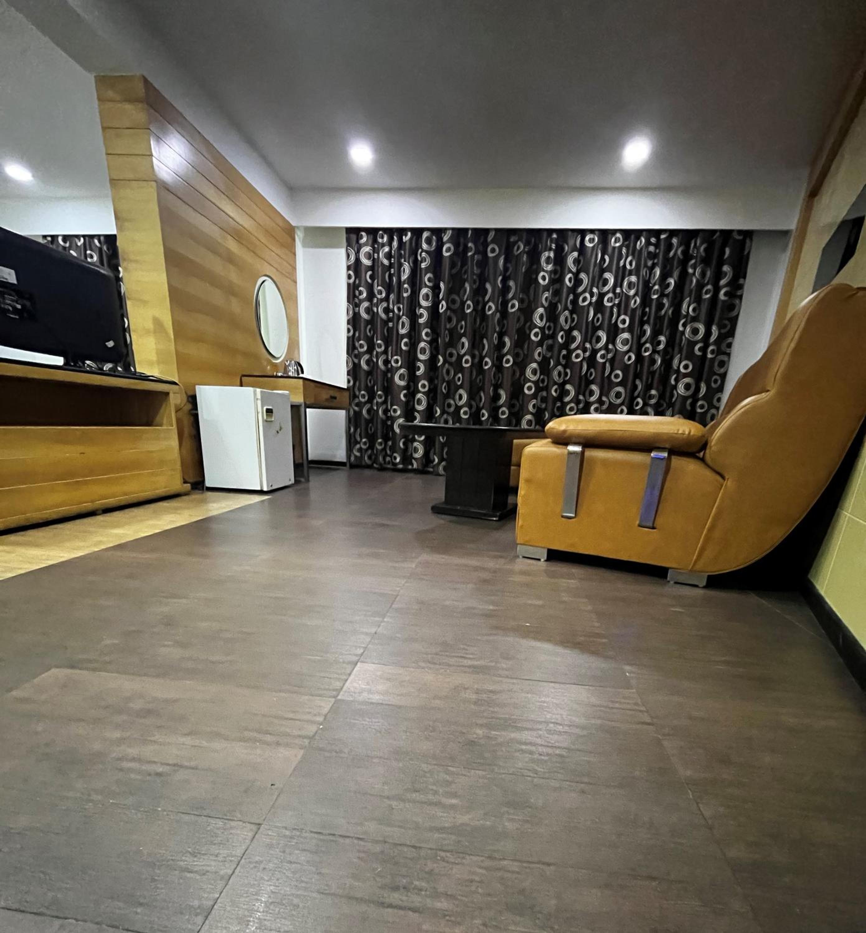 Suite - Photo 3