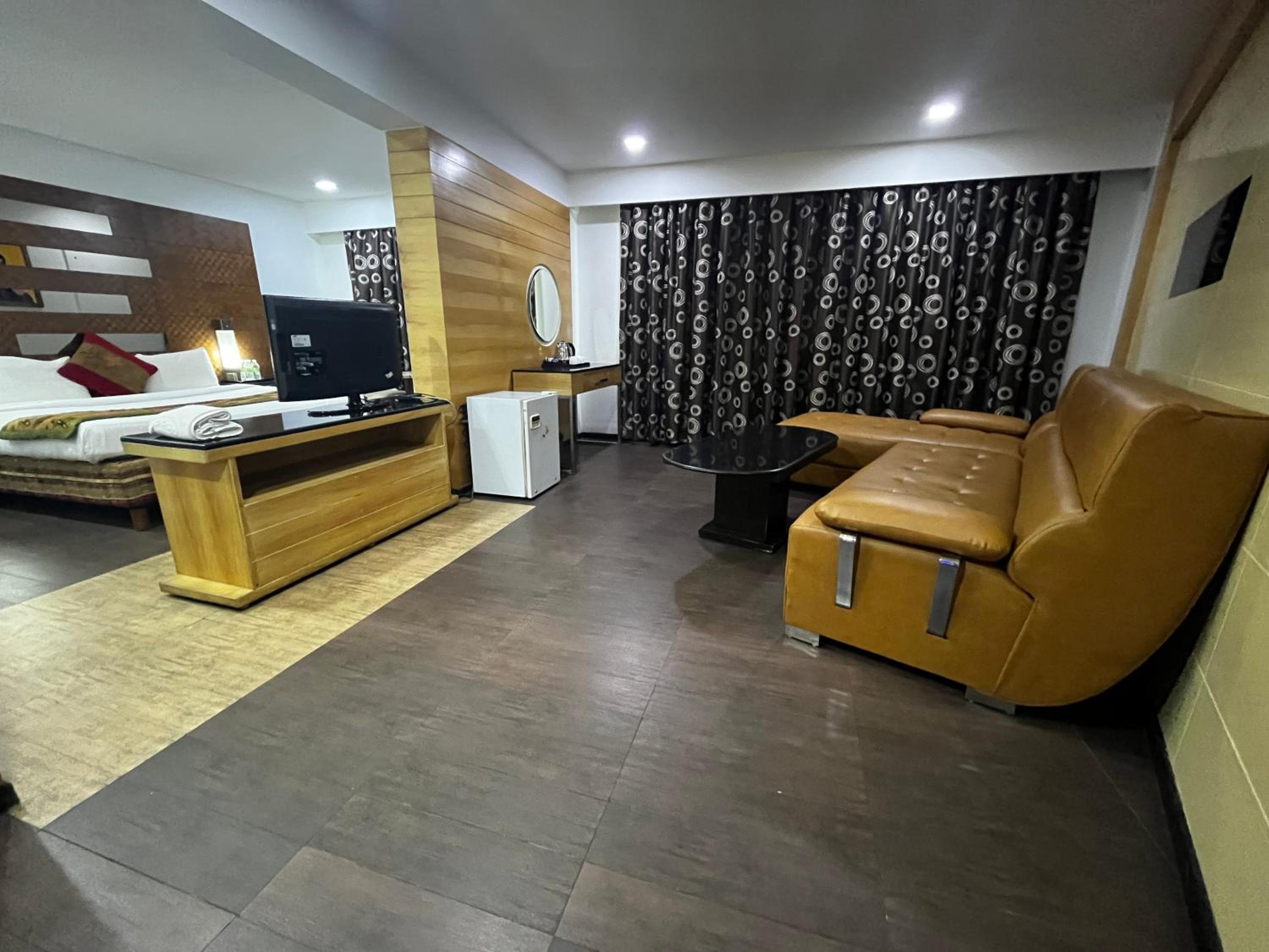 Suite - Photo 2