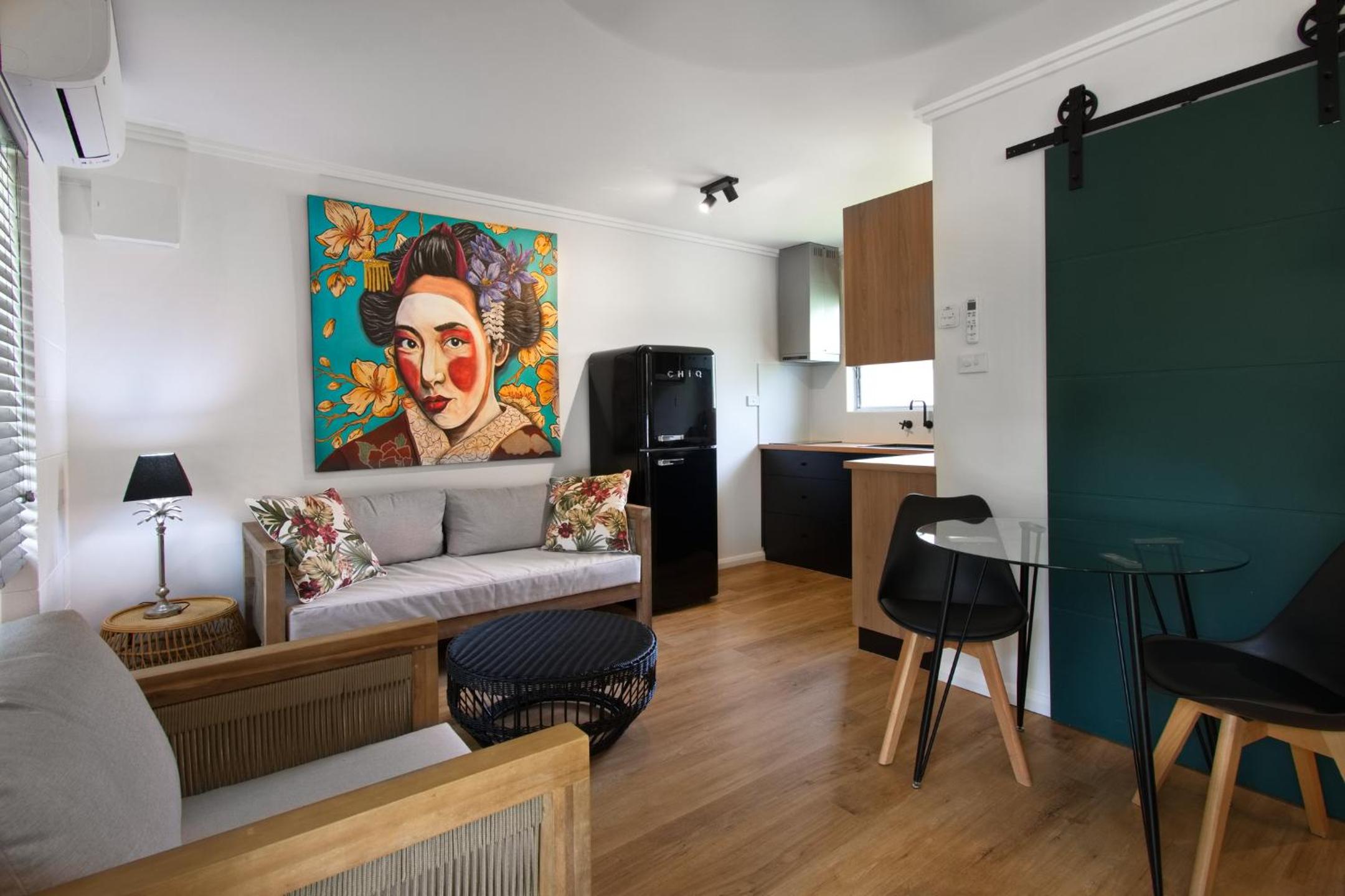 One-Bedroom Apartment with Pool View