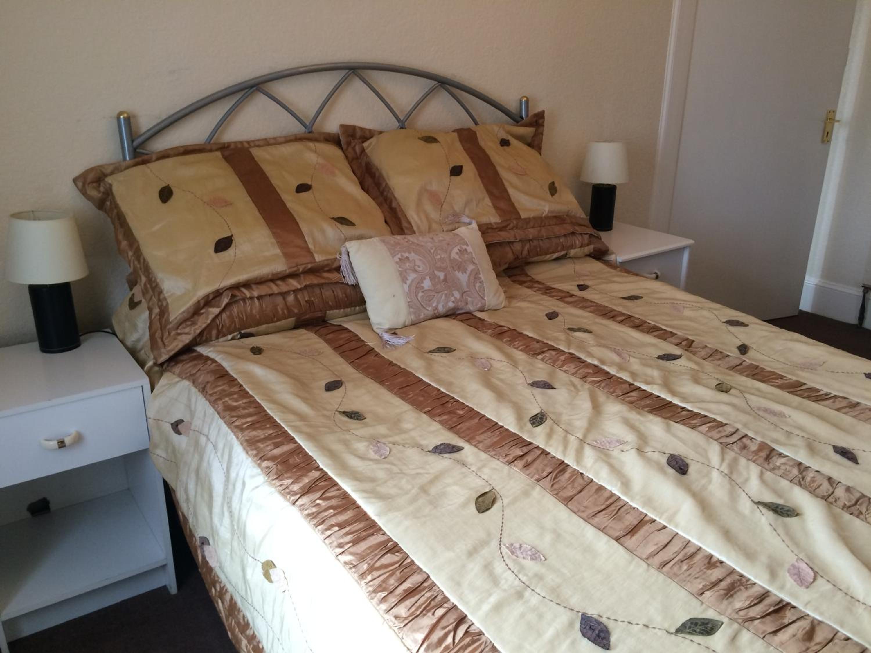 Six-Bedroom House - Photo 19