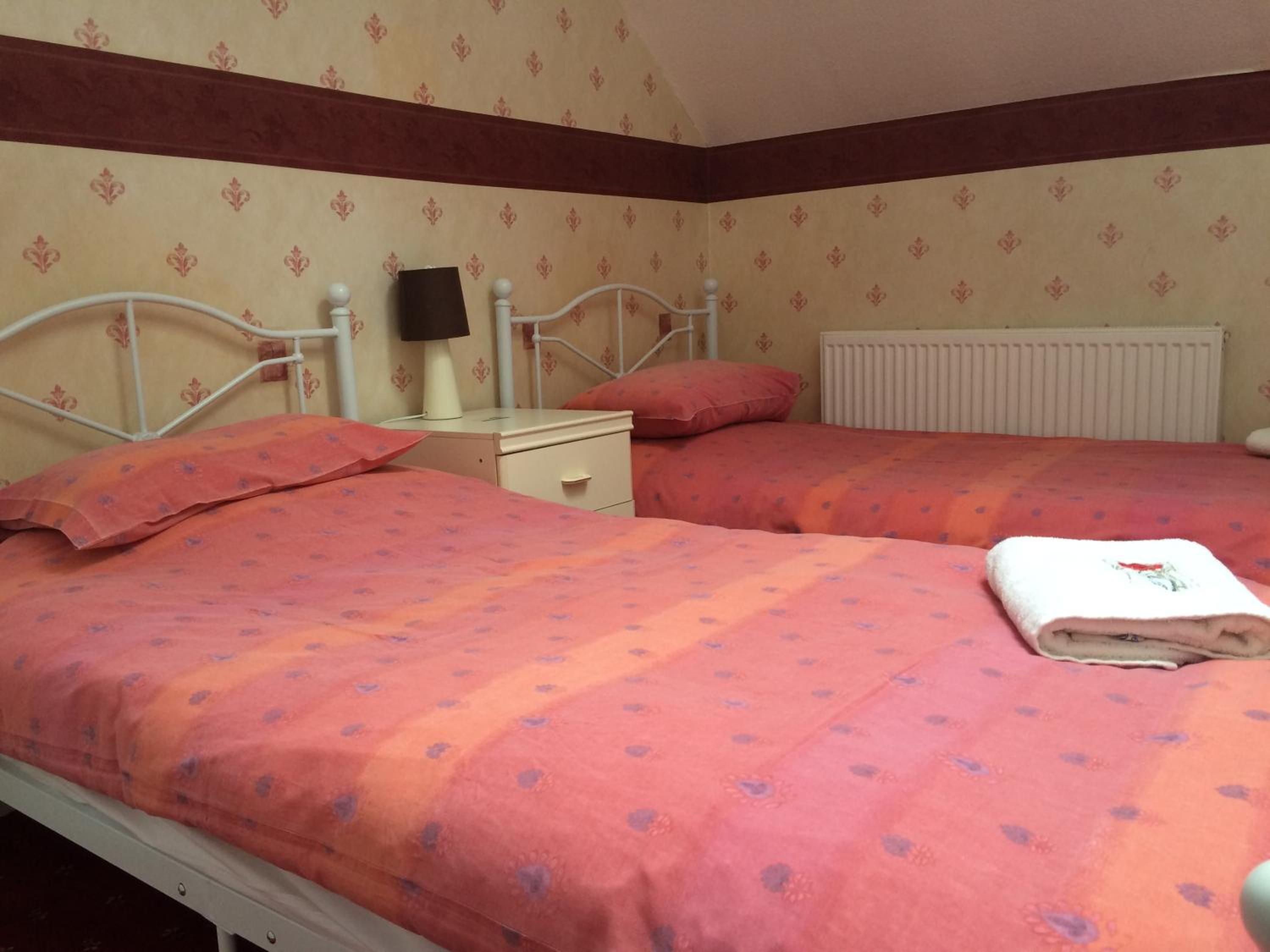 Six-Bedroom House - Photo 21