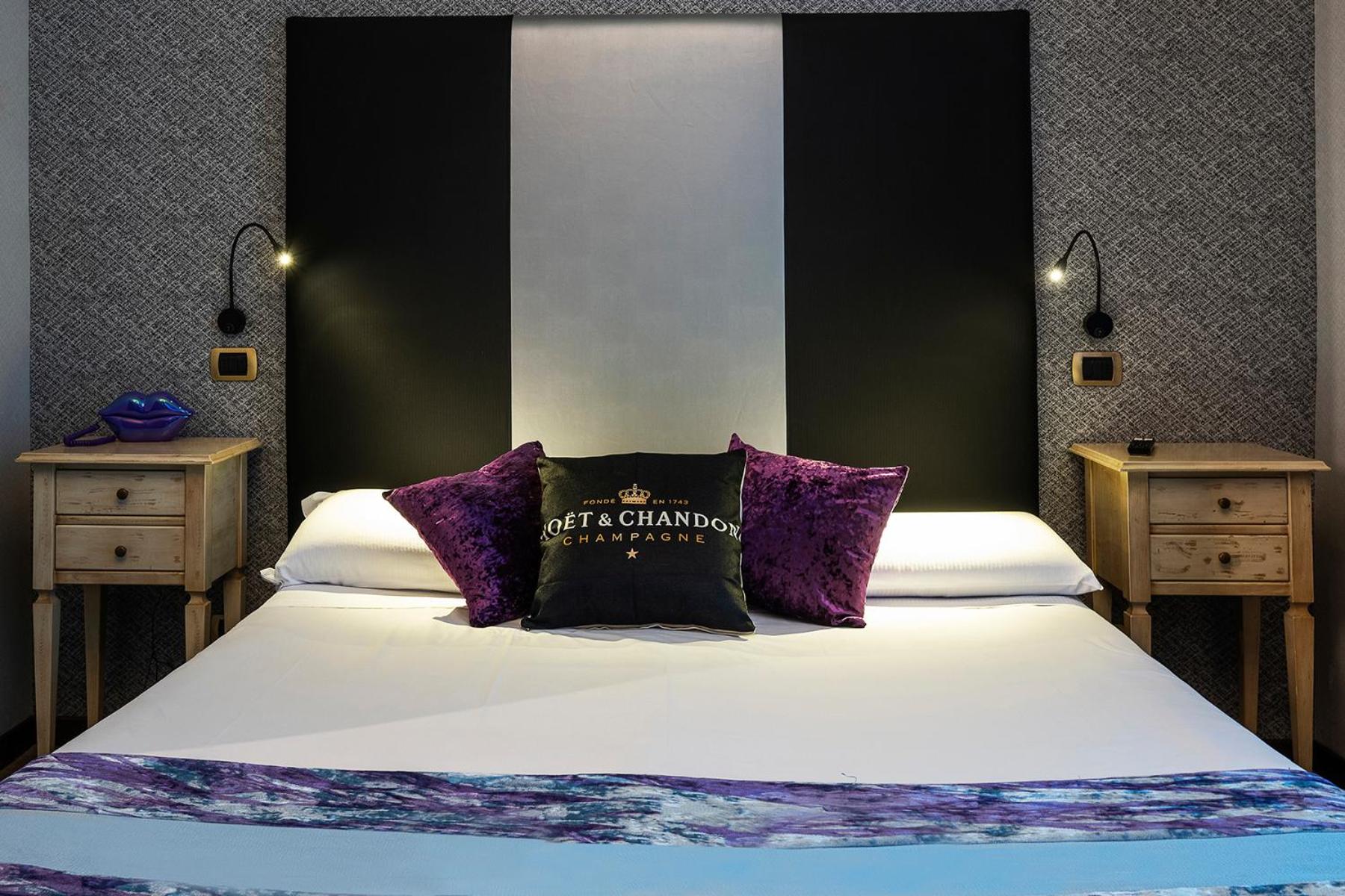 Deluxe queen Room with jacuzzi photo 3