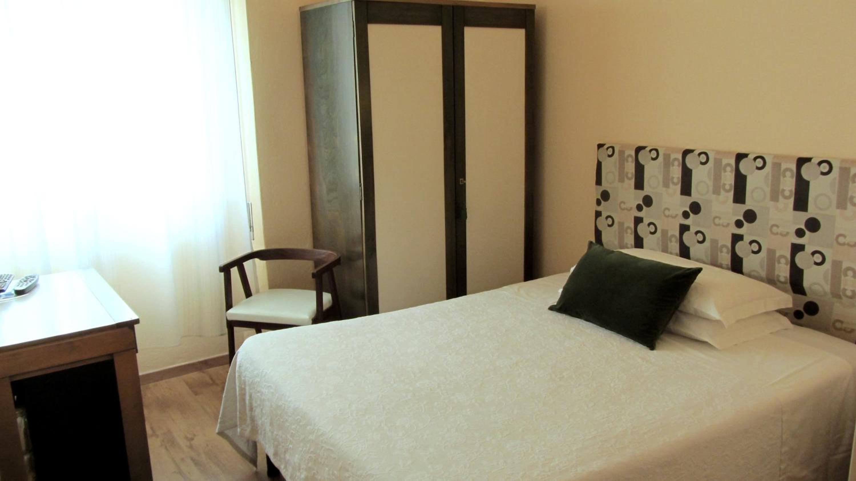 Large Single Room photo 1