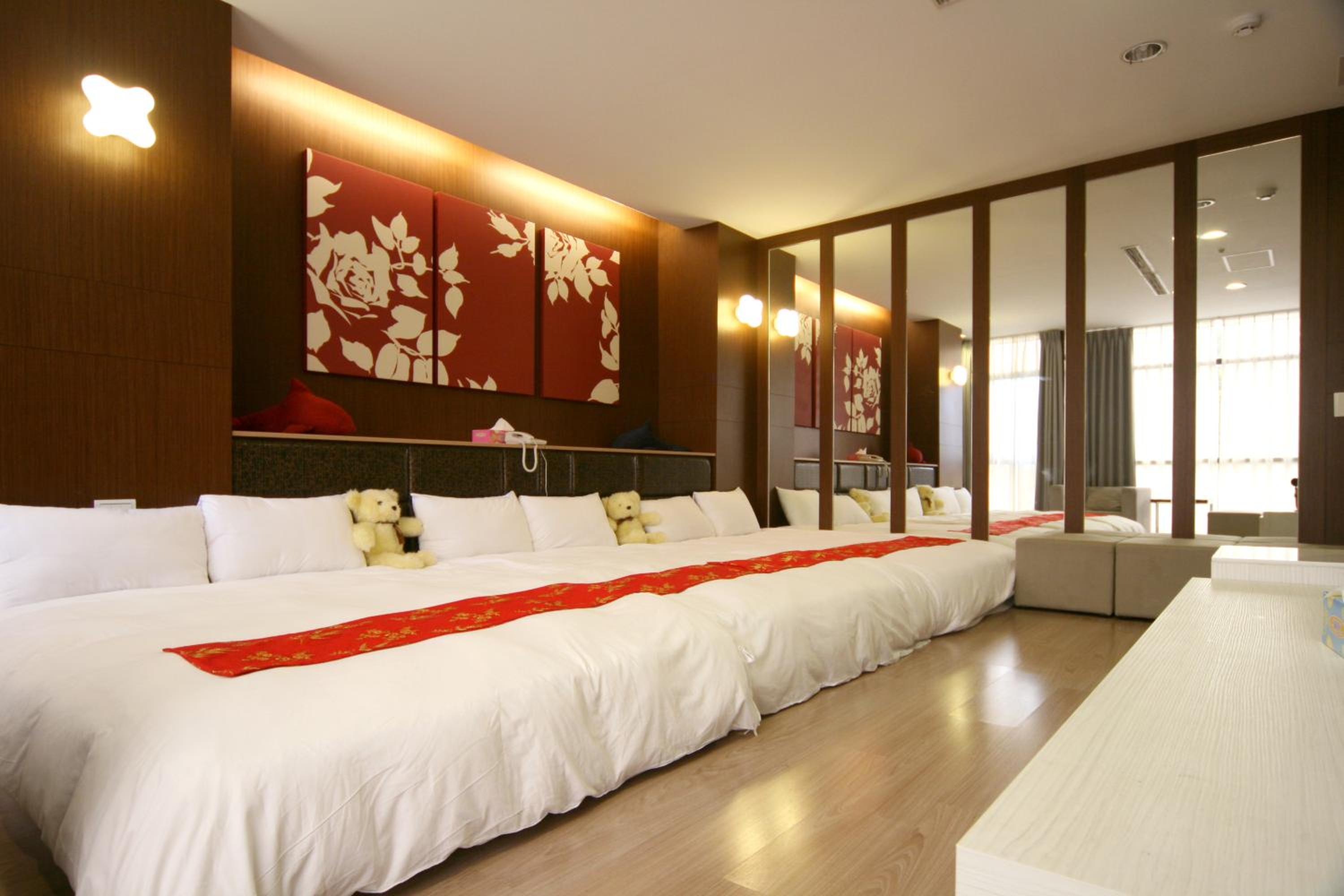 Deluxe Family Room (6 Adults) - Photo 9
