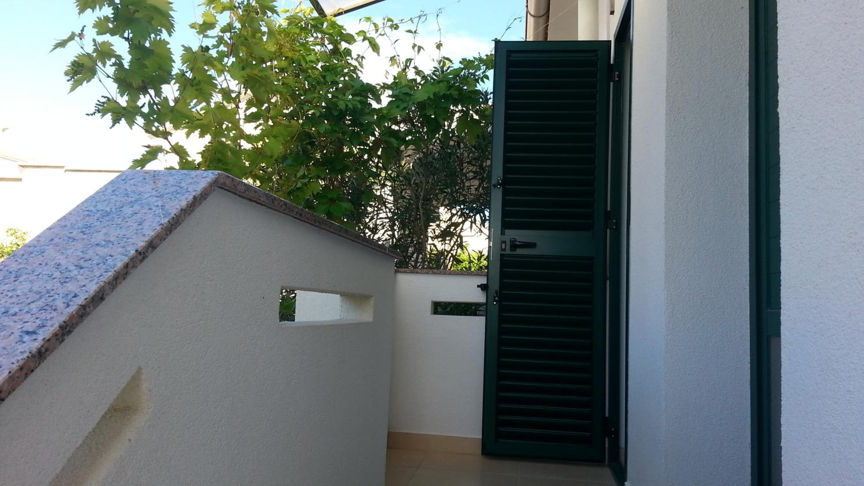 Apartment with Sea View - Photo 6