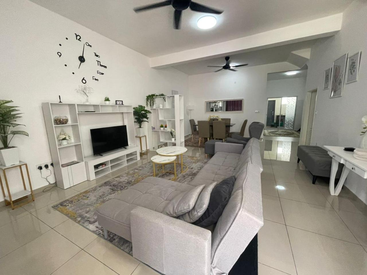 Four-Bedroom House photo 1