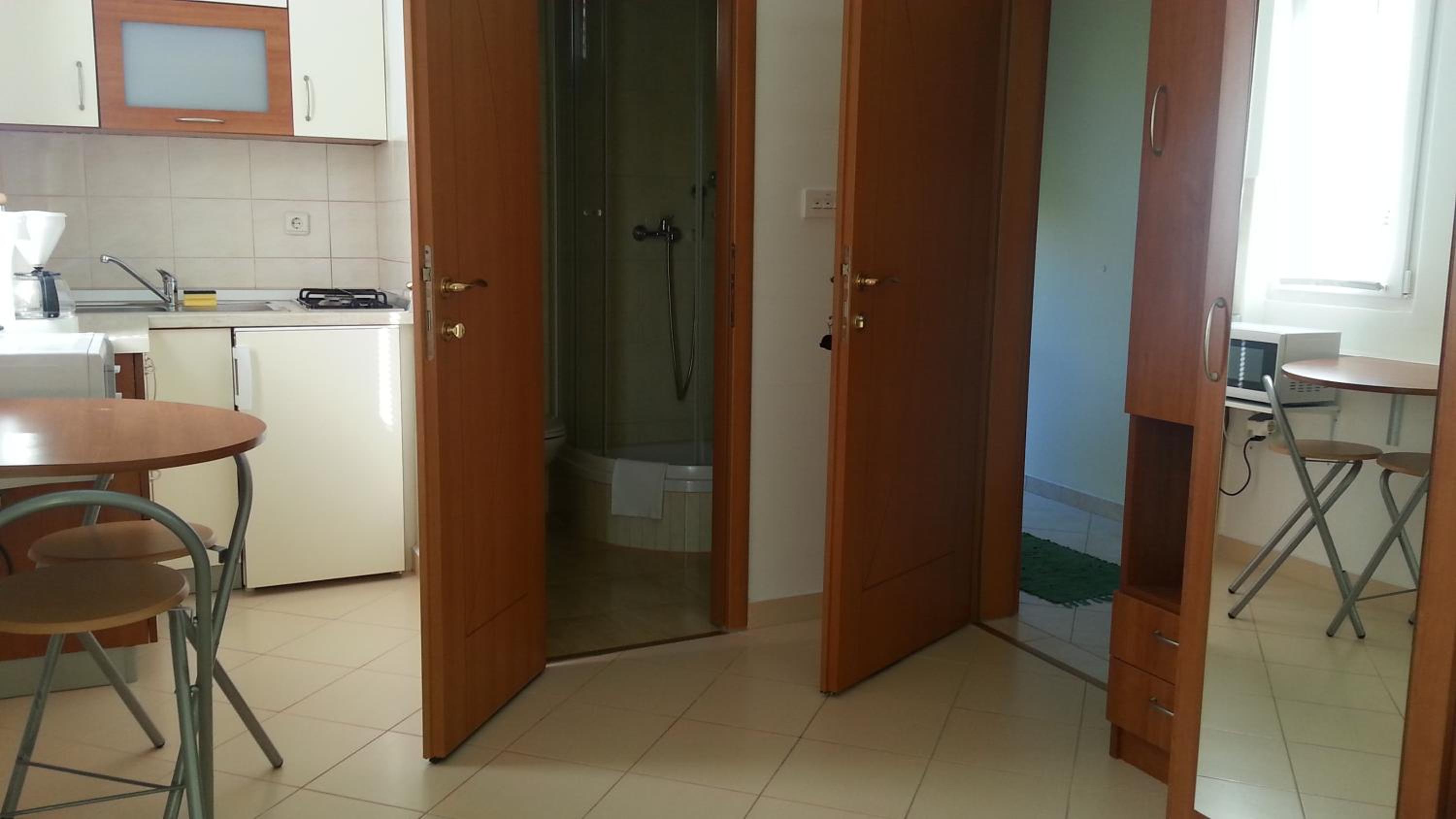 Apartment with Sea View - Photo 8