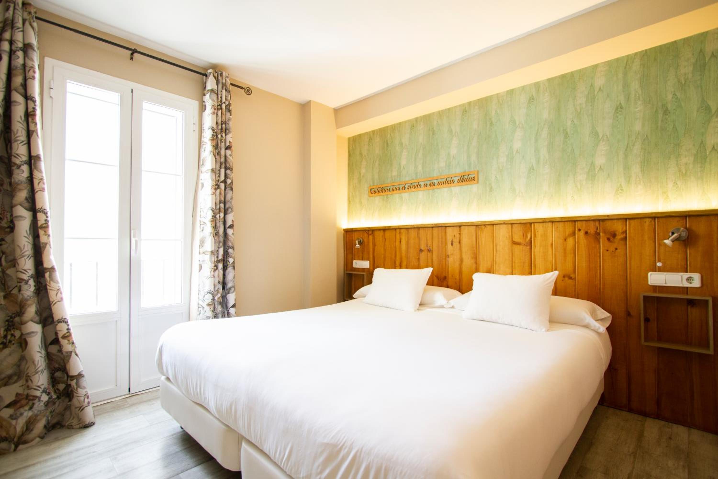 Double or Twin Room with Terrace photo 2