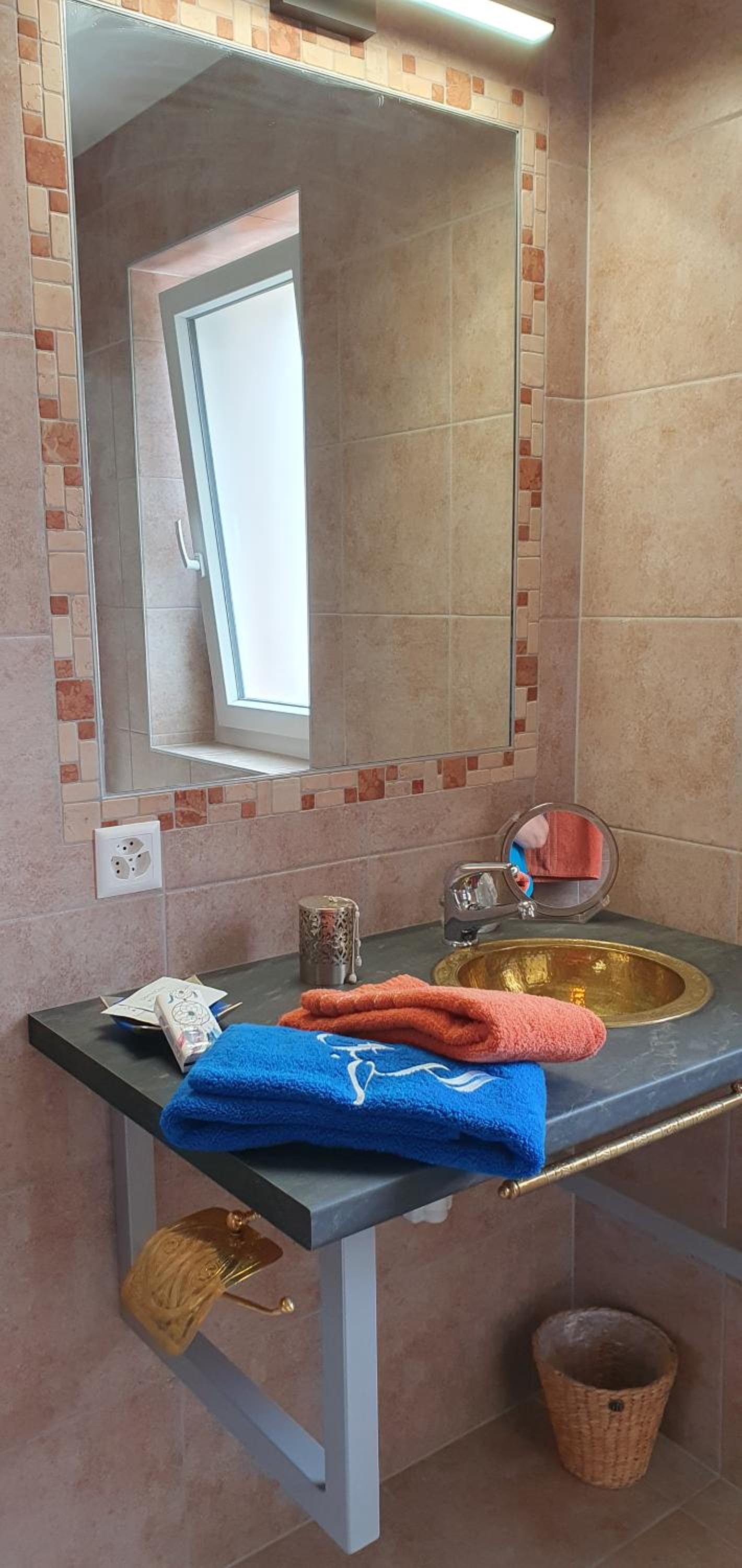 Quadruple Room - Disability Access photo 2