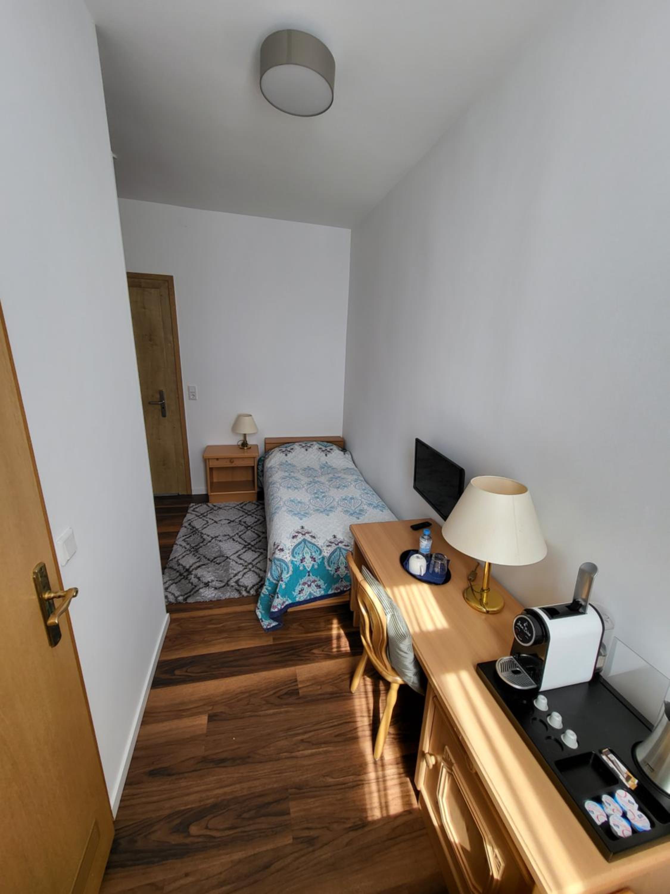 Single Room with Private Bathroom photo 3