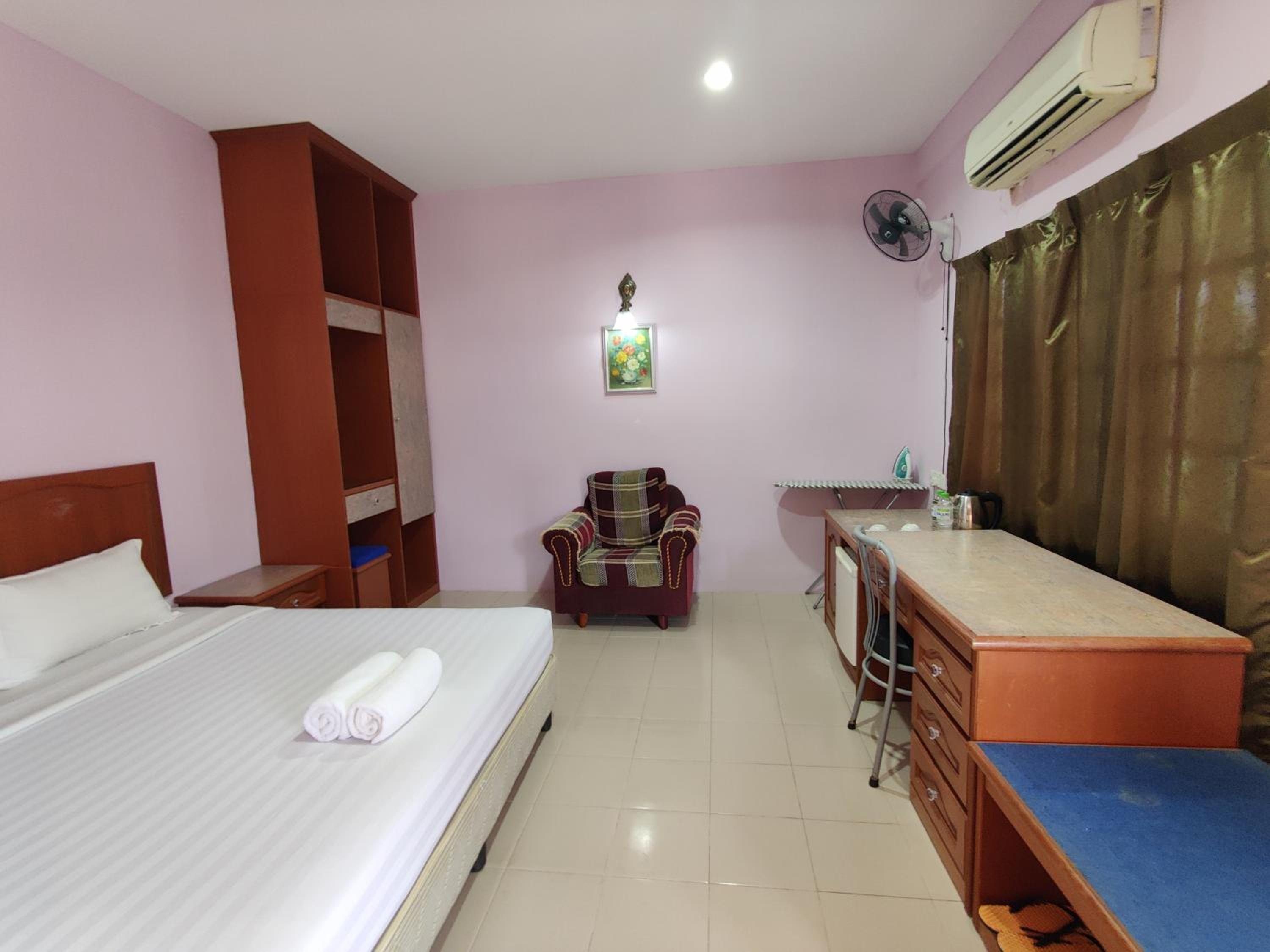 Chalet Deluxe King Bed with Balcony - Photo 3