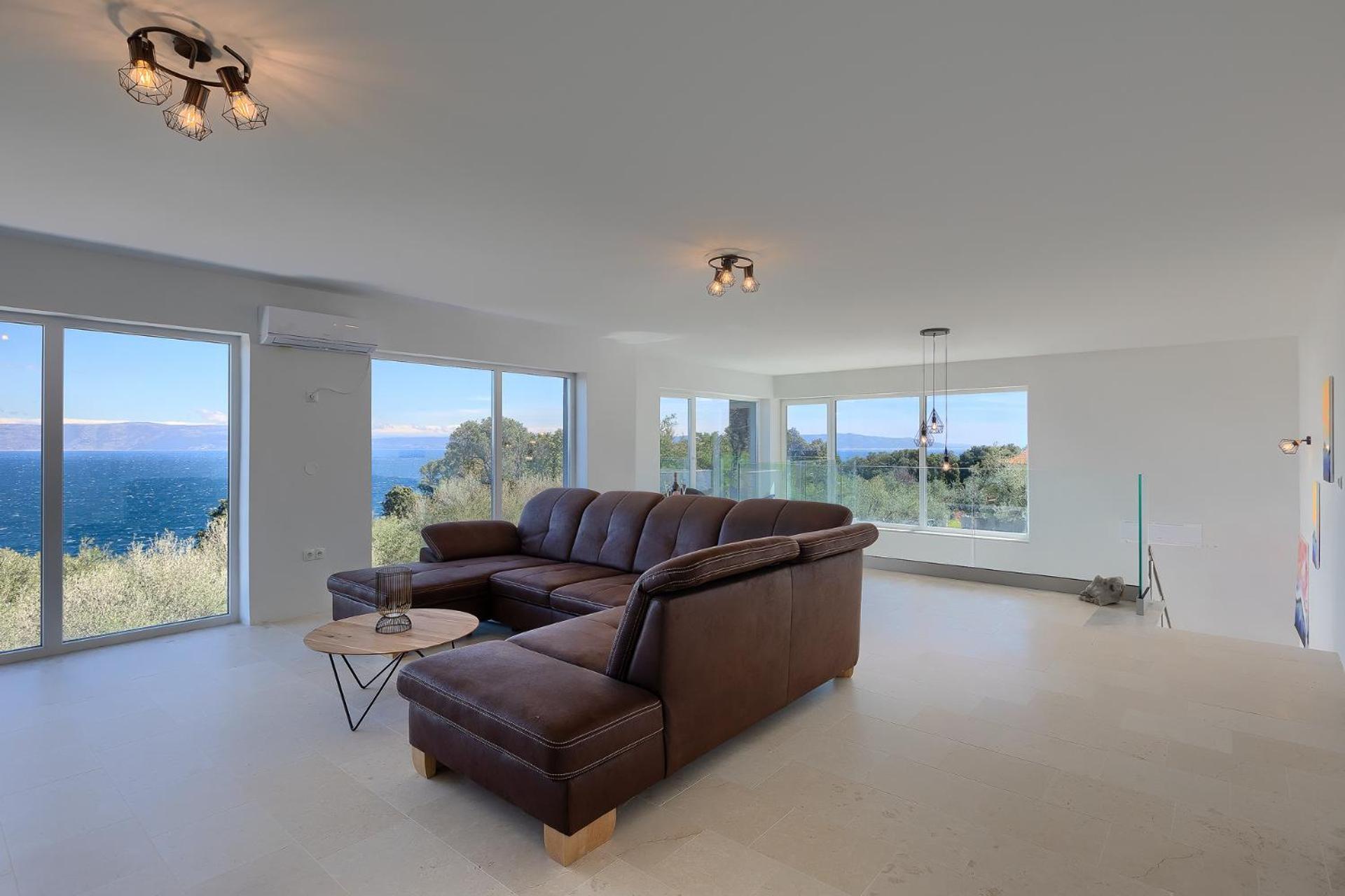 Villa photo 1
