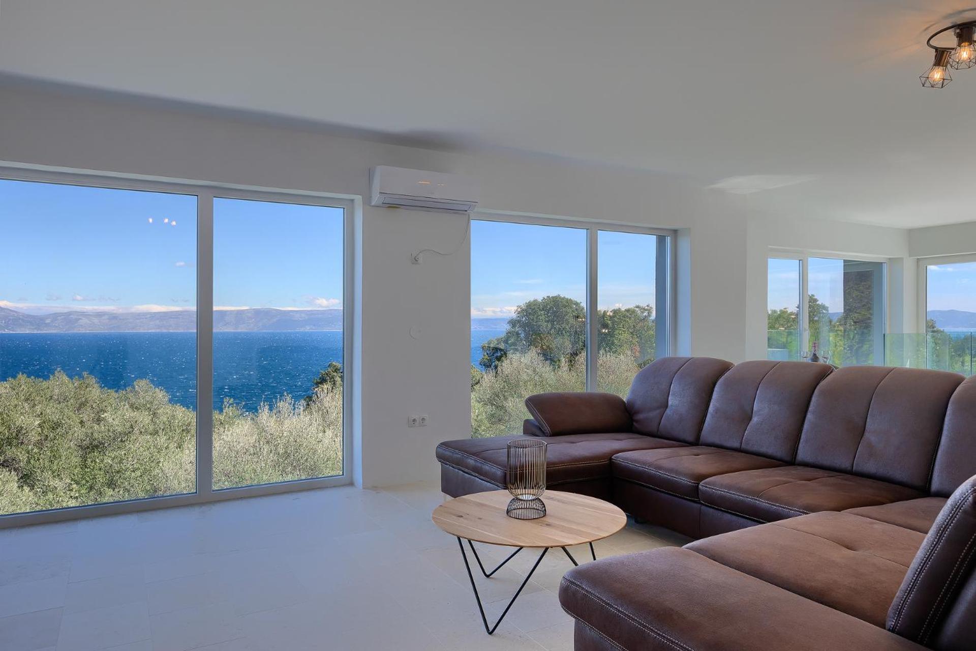 Villa photo 2