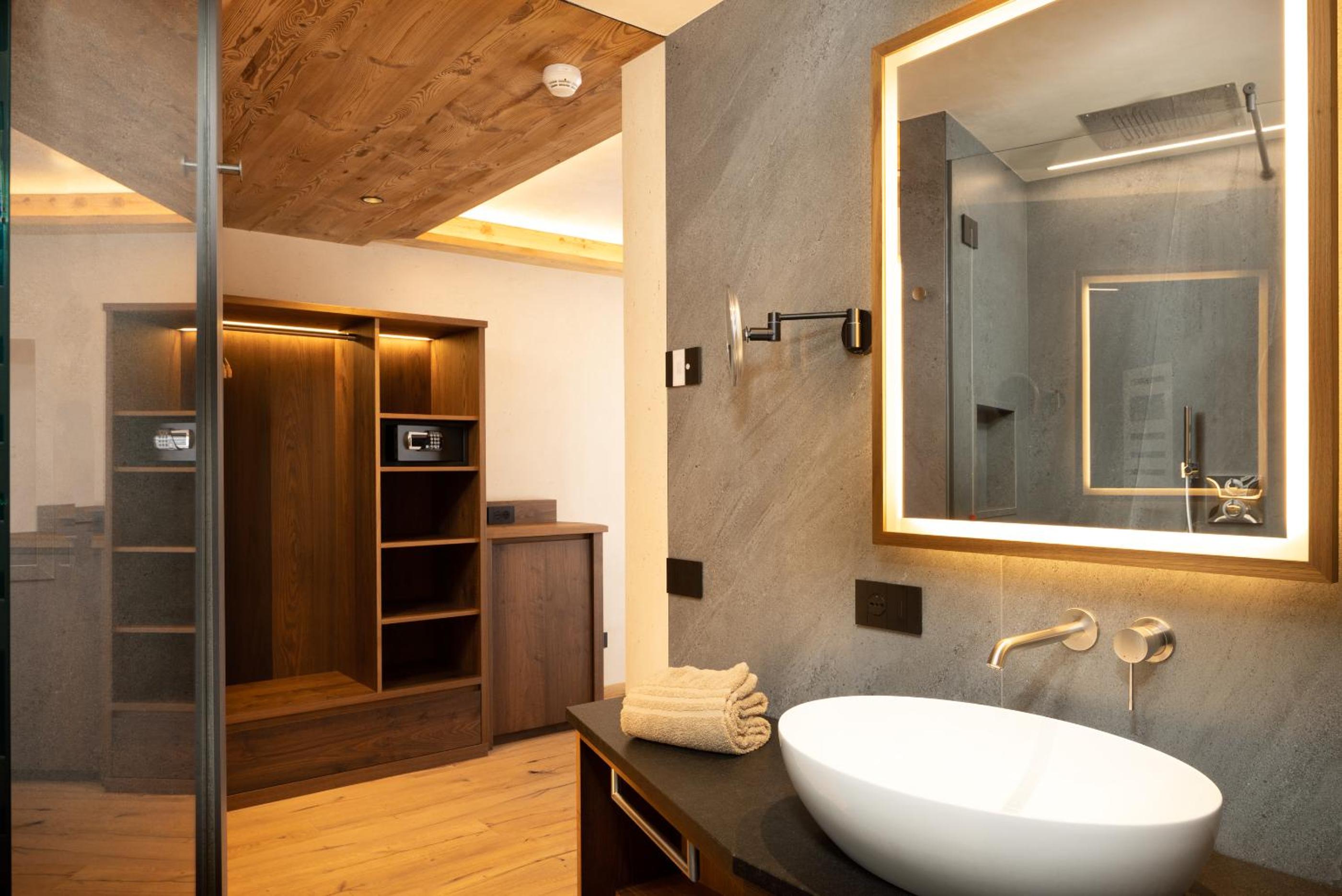 Deluxe Double or Twin Room with Balcony photo 2