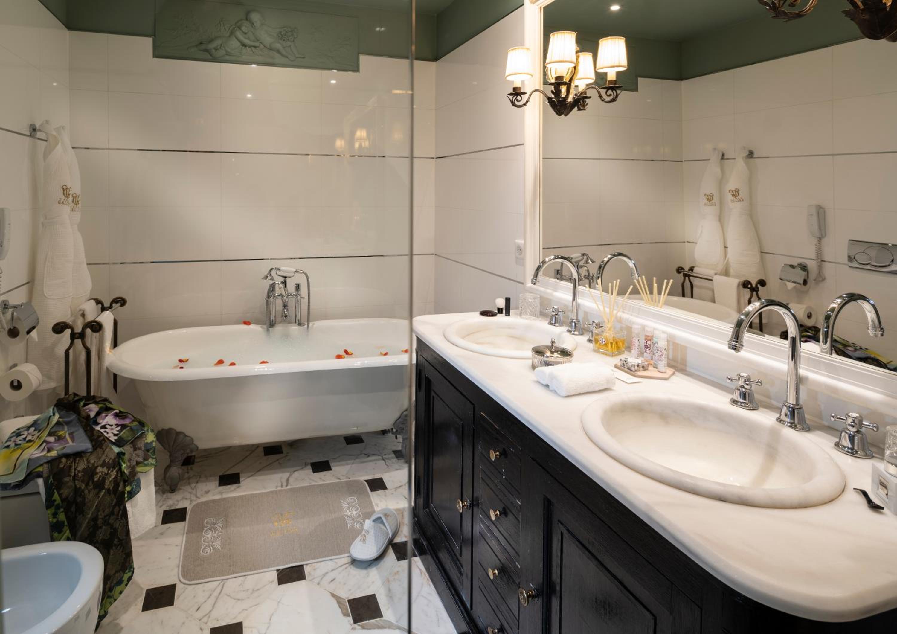 Suite with Terrace with Free Spa Access thumbnail 6