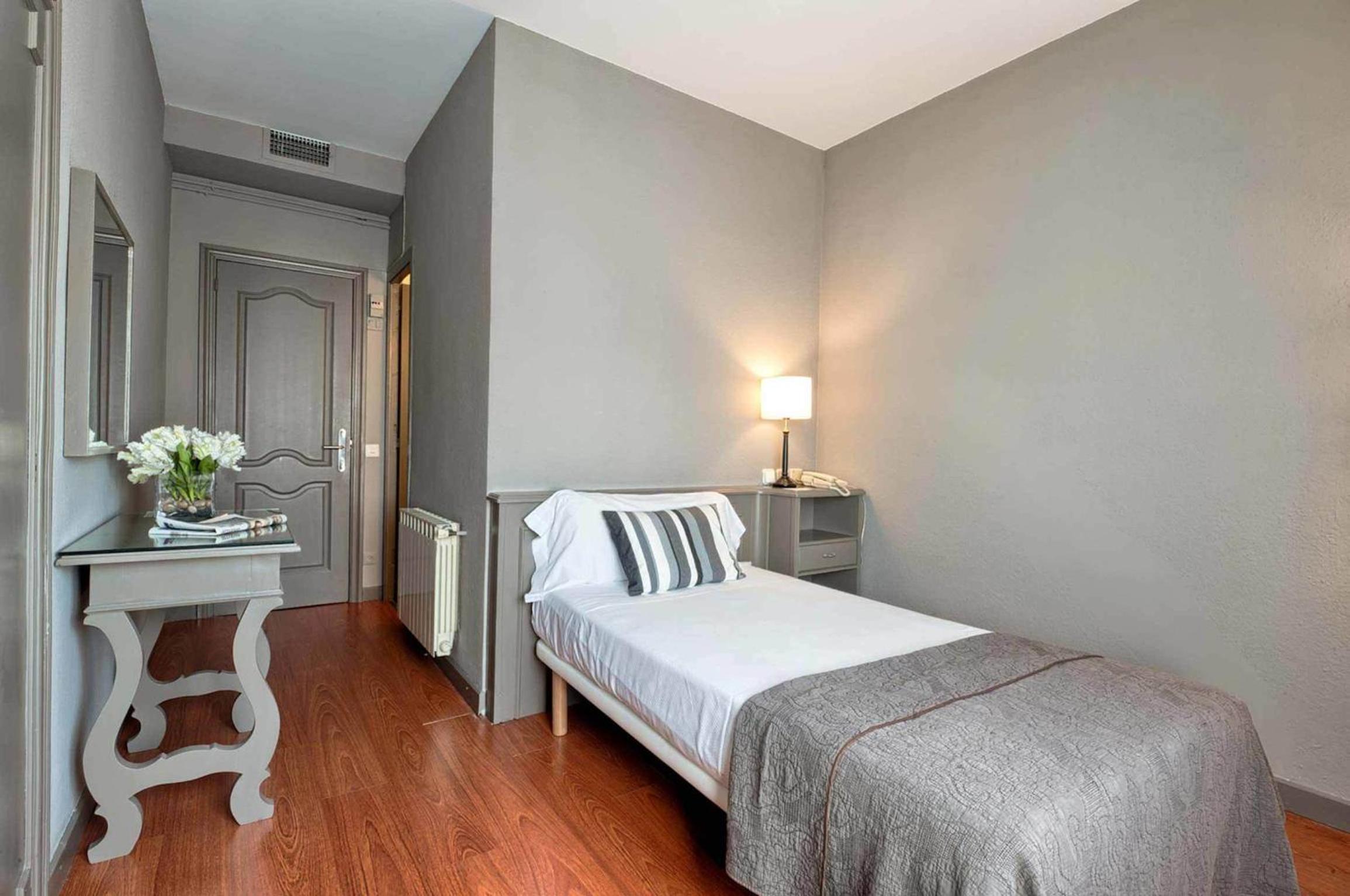 Single Room photo 2