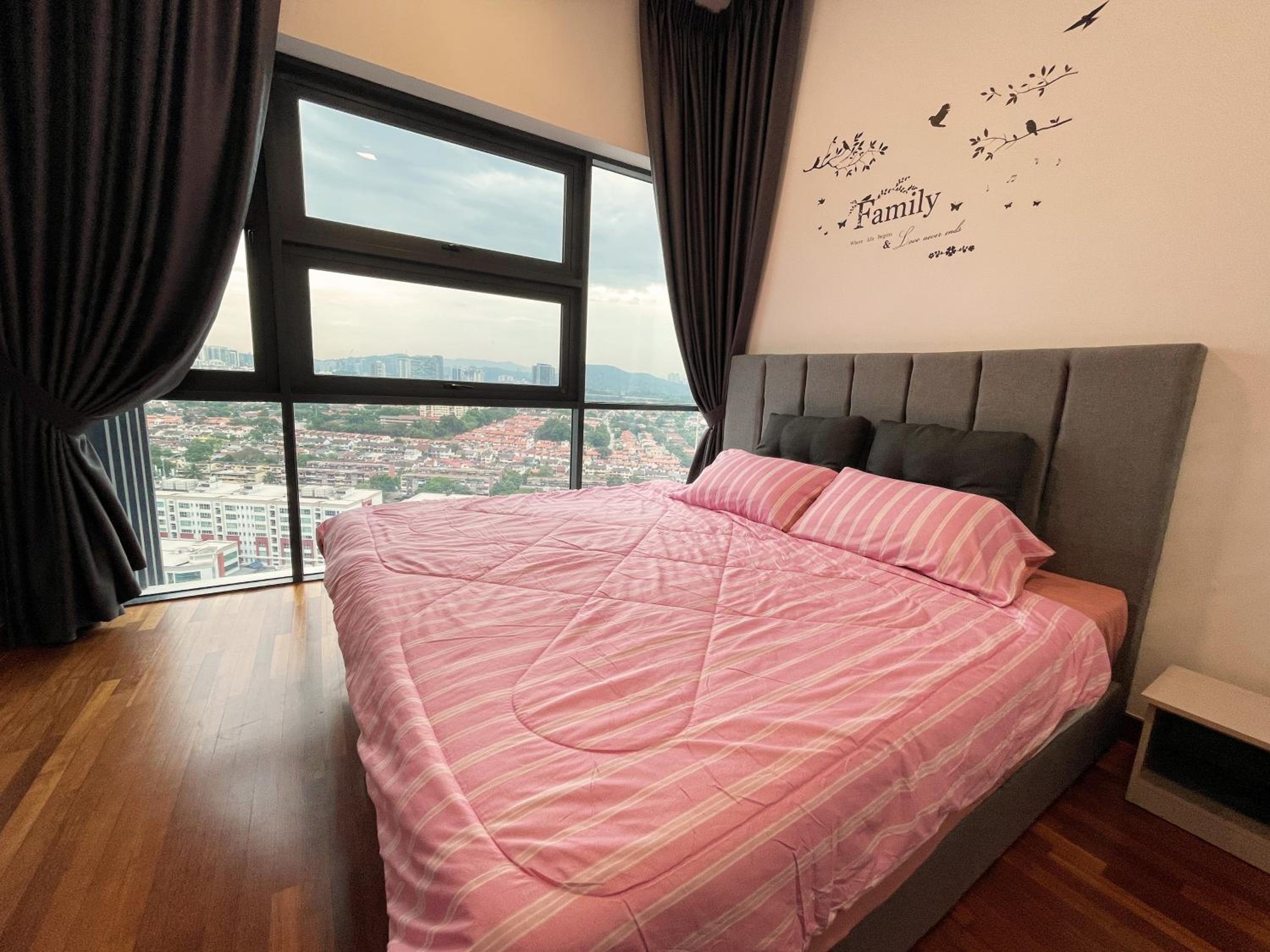 Three-Bedroom Apartment - Photo 4