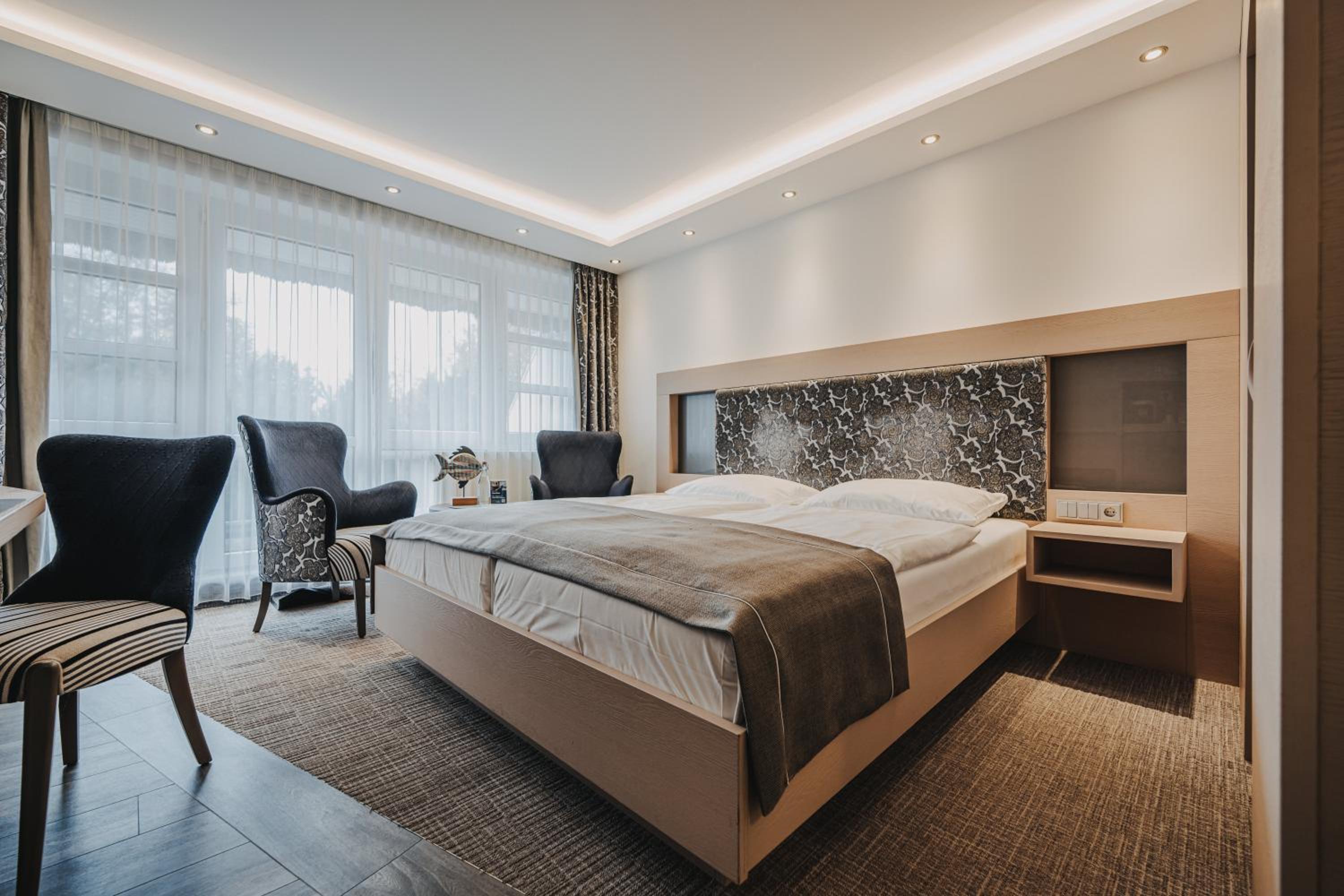 Deluxe Double Room with Balcony - Photo 1