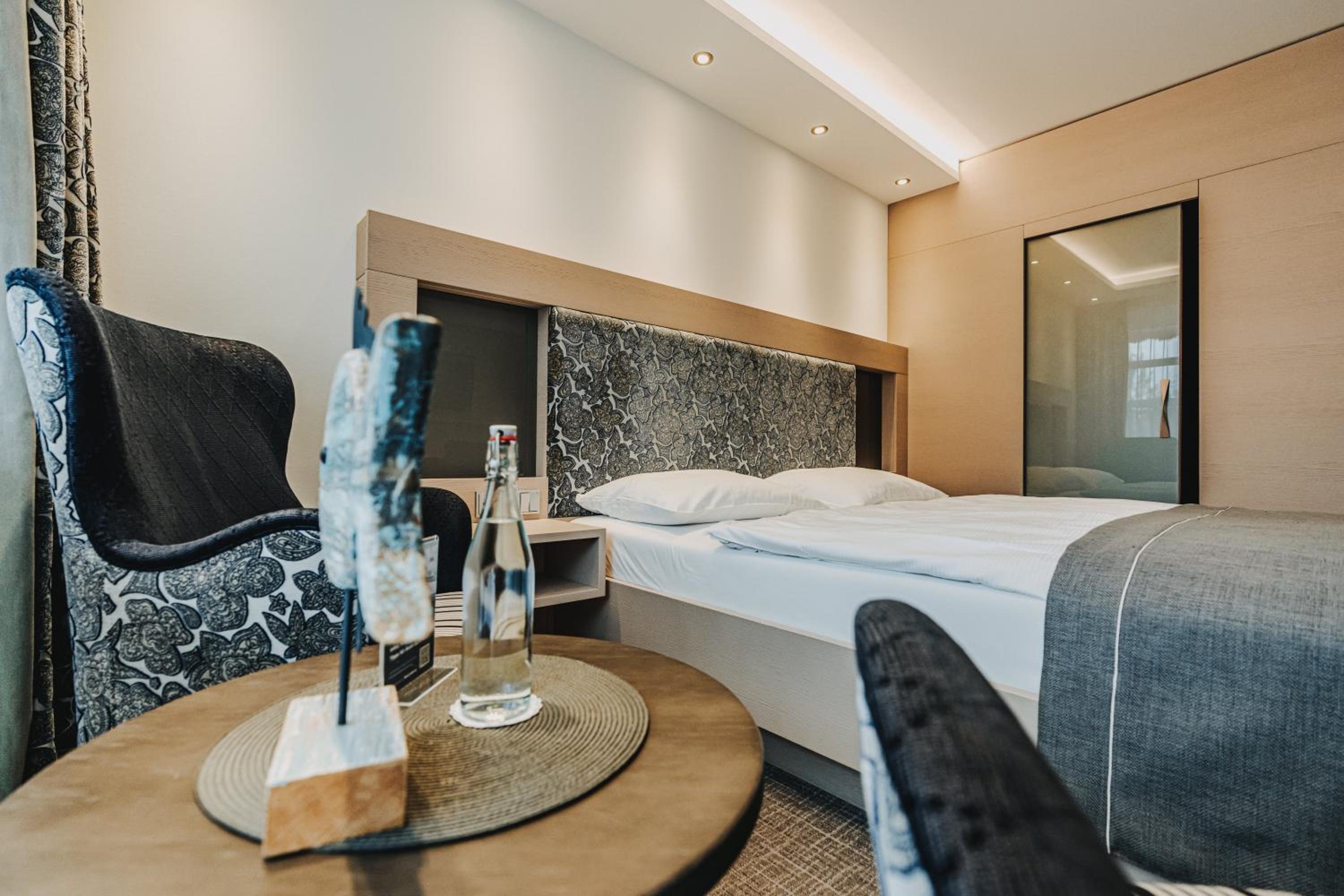 Deluxe Double Room with Balcony - Photo 30