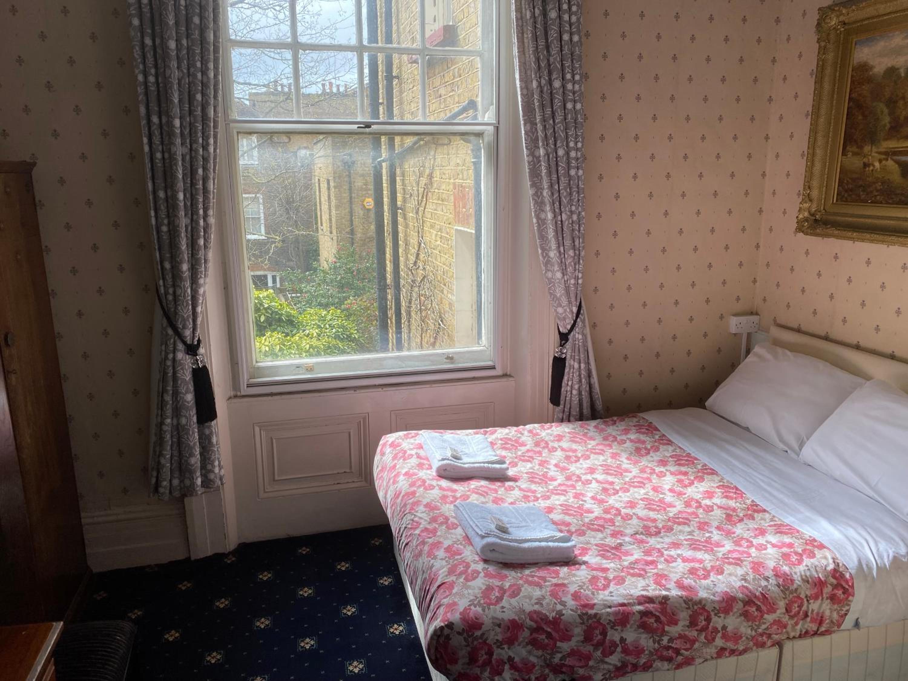Double Room with Shower photo 2