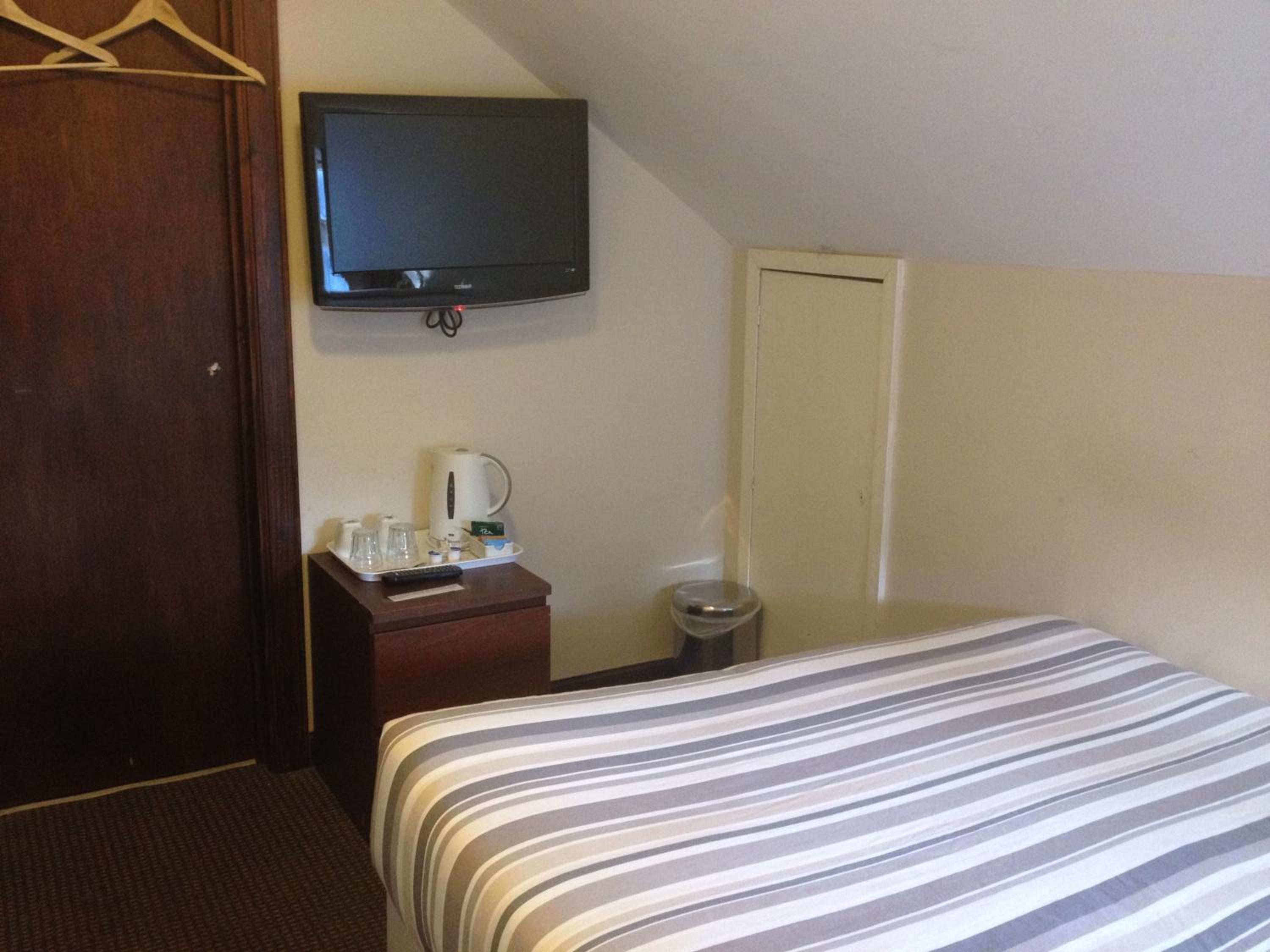 Basic Double Room with External Bathroom — the supplier's photographs — photo 3